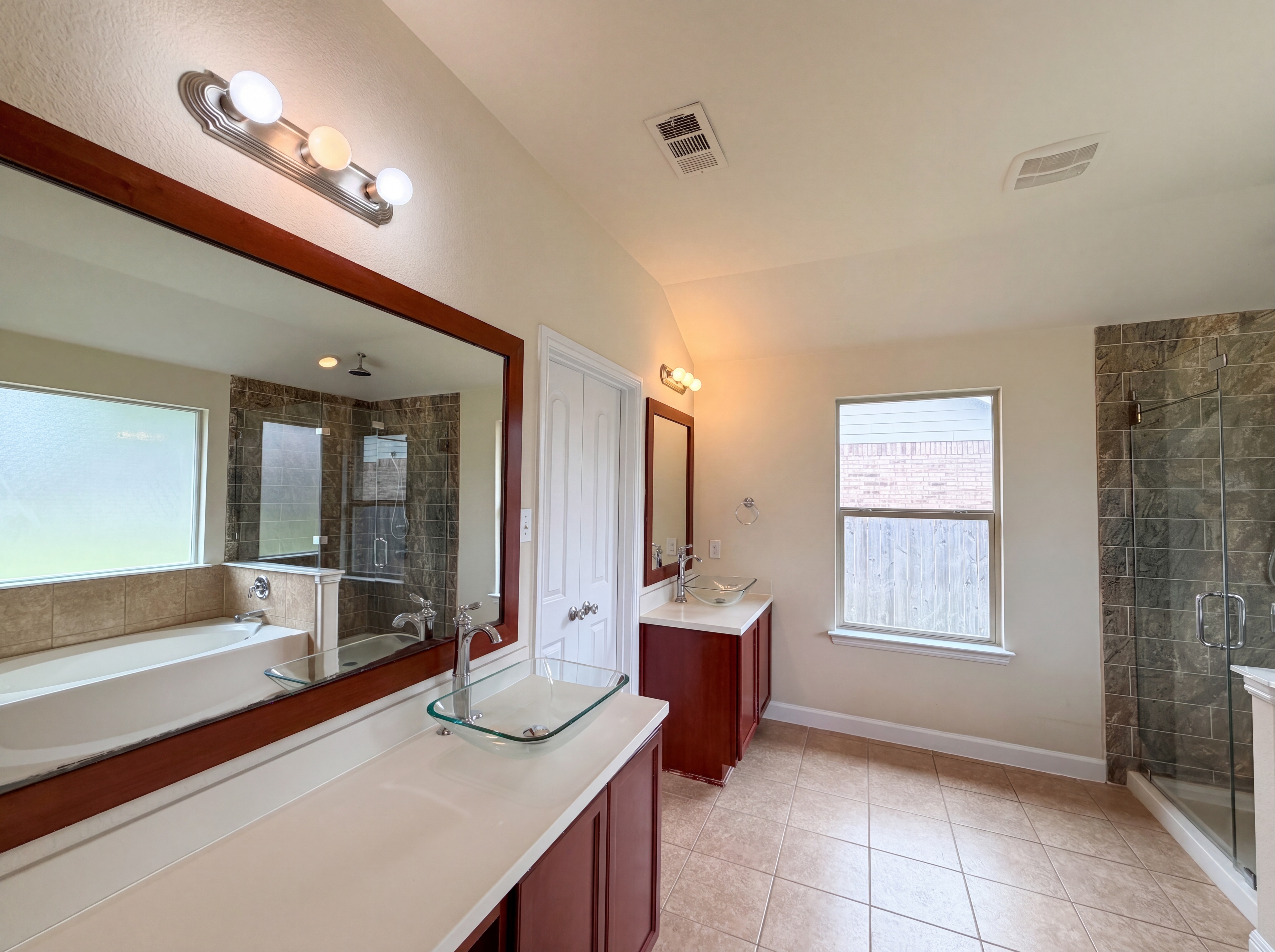 Photo 15 of 23 of 1124 Terrace View Dr, Fort Worth, TX