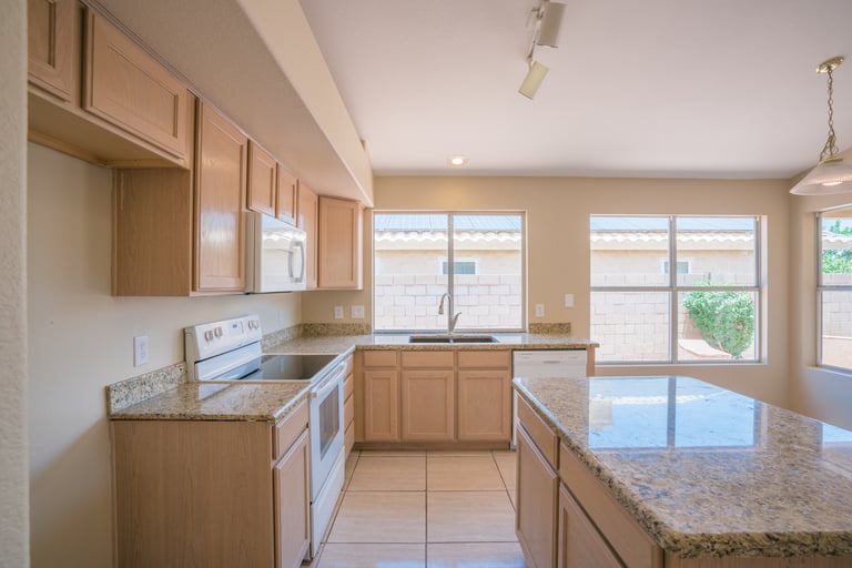 Photo 6 of 25 - 9821 W Yukon Dr, Peoria, AZ 85382