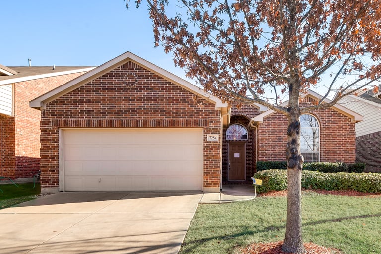 Photo 3 of 28 - 7254 Summit Parc Dr, Dallas, TX 75249