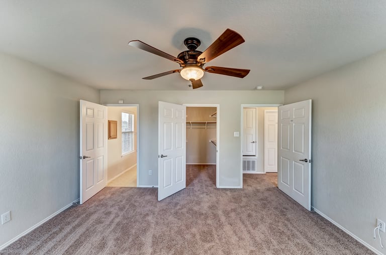 Photo 5 of 24 - 736 Redwing Dr, Fort Worth, TX 76131
