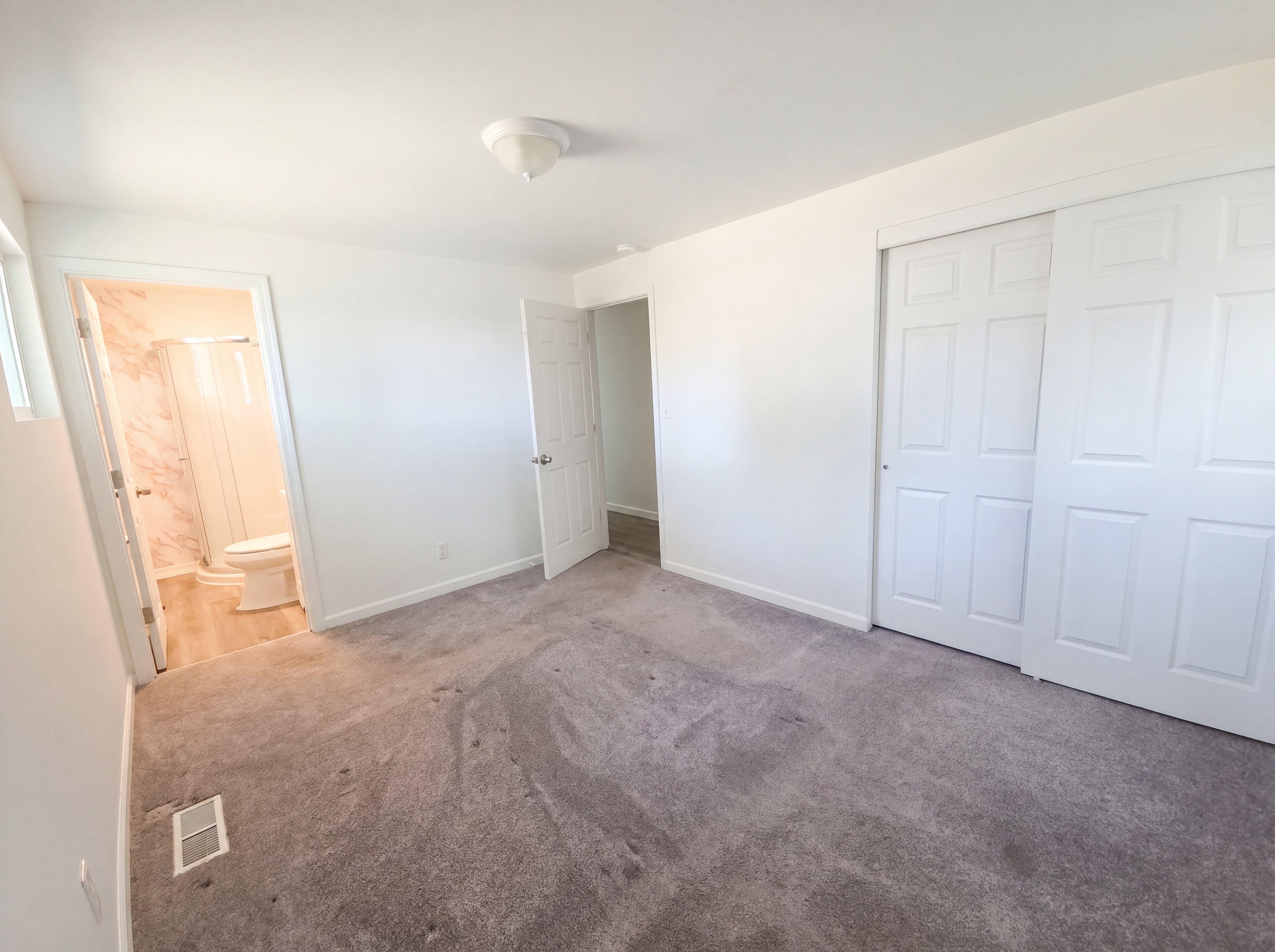 Photo 4 of 16 of 2508 W Francis Ave, Spokane, WA