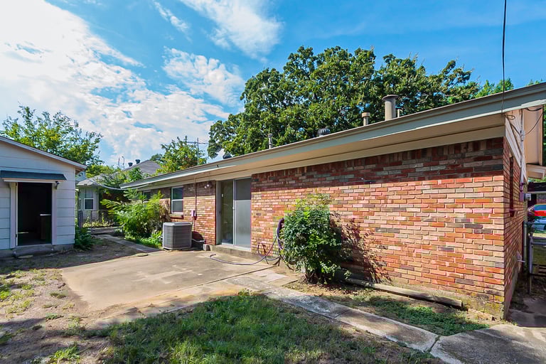 Photo 18 of 19 - 2605 Carten St, Fort Worth, TX 76112