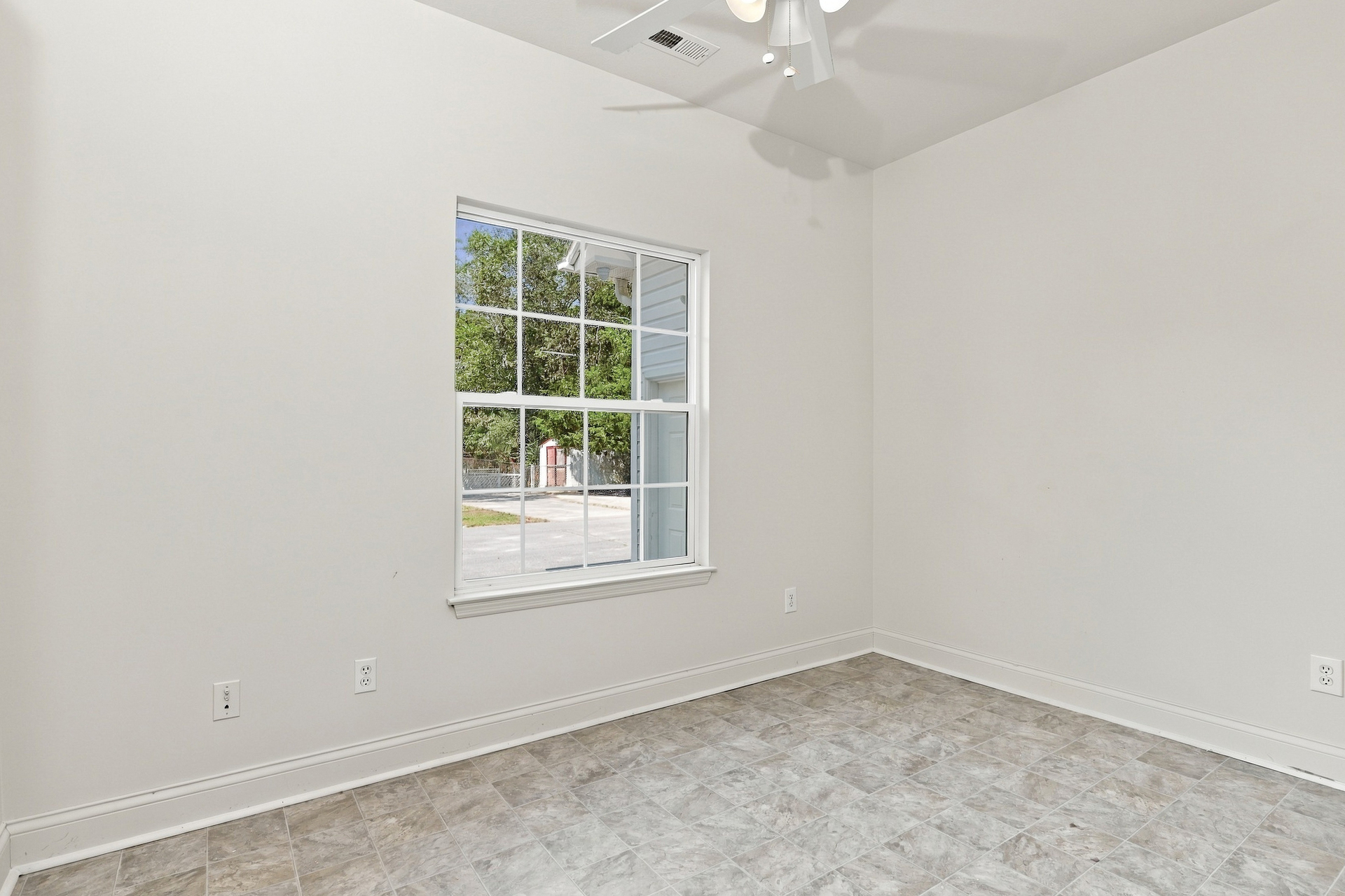 Photo 19 of 23 of 2433 Misty Ridge Dr, Lenoir City, TN