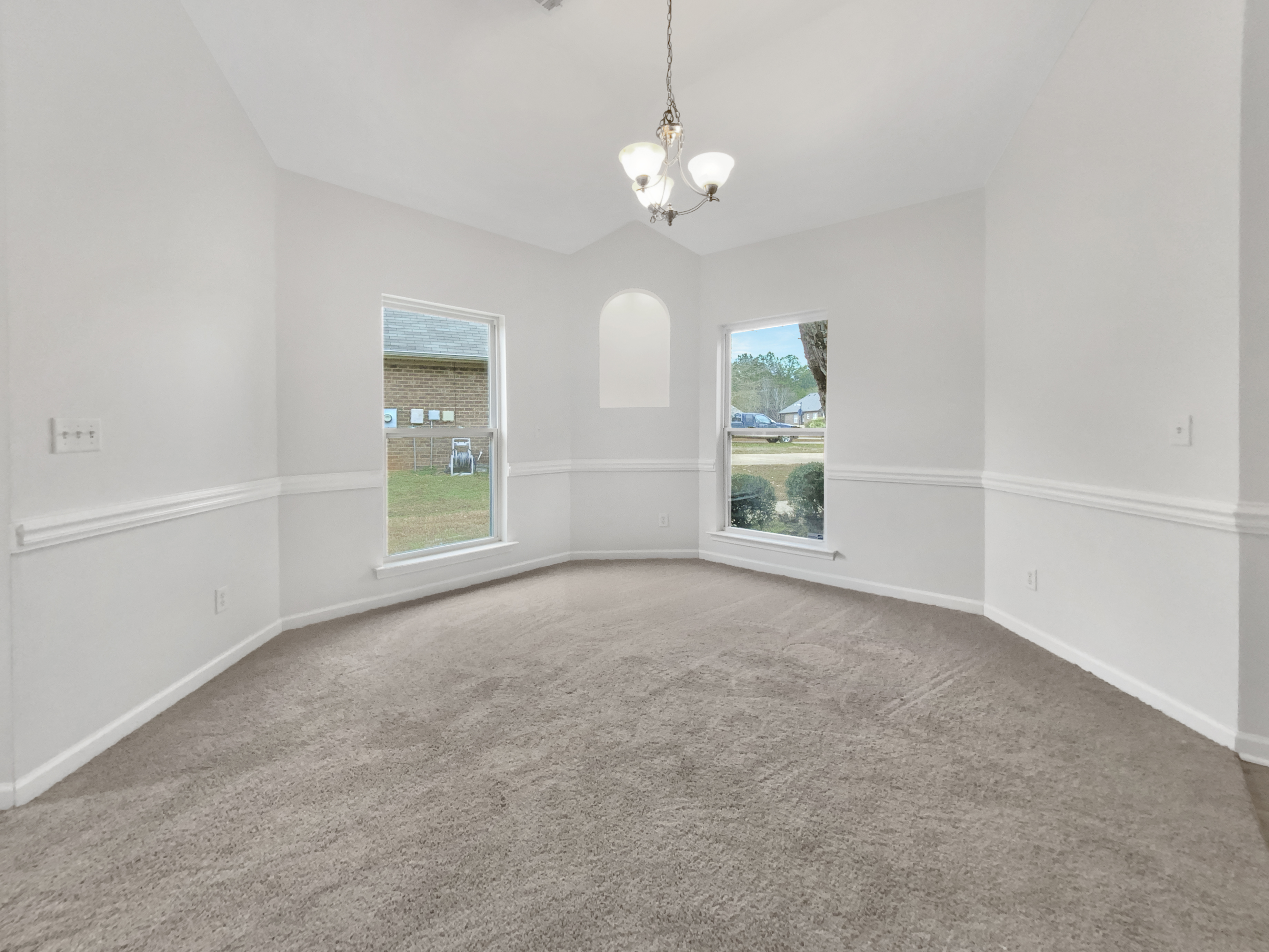 Photo 6 of 19 of 4555 Rosser Loop Dr, Bessemer, AL