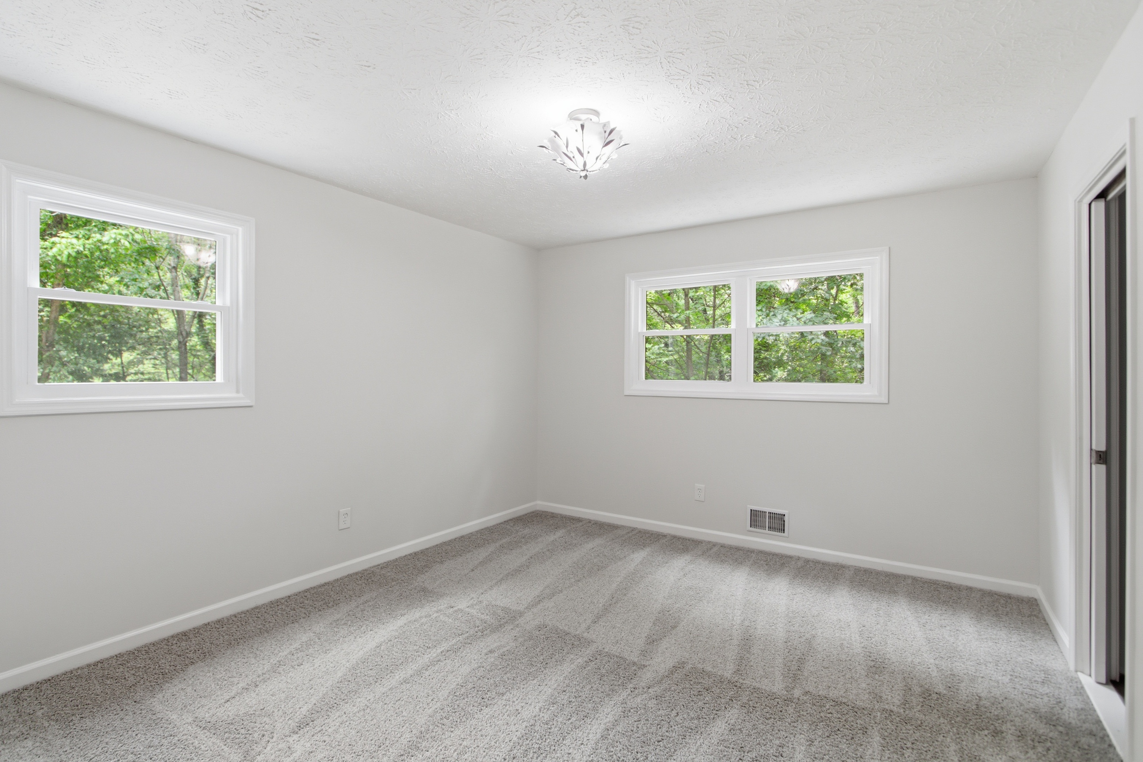 Photo 16 of 33 of 1035 Lakewood Dr, Marietta, GA