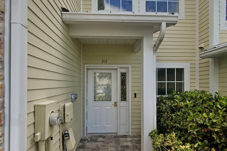 Property photo 3 of 915 Woodbridge Ct