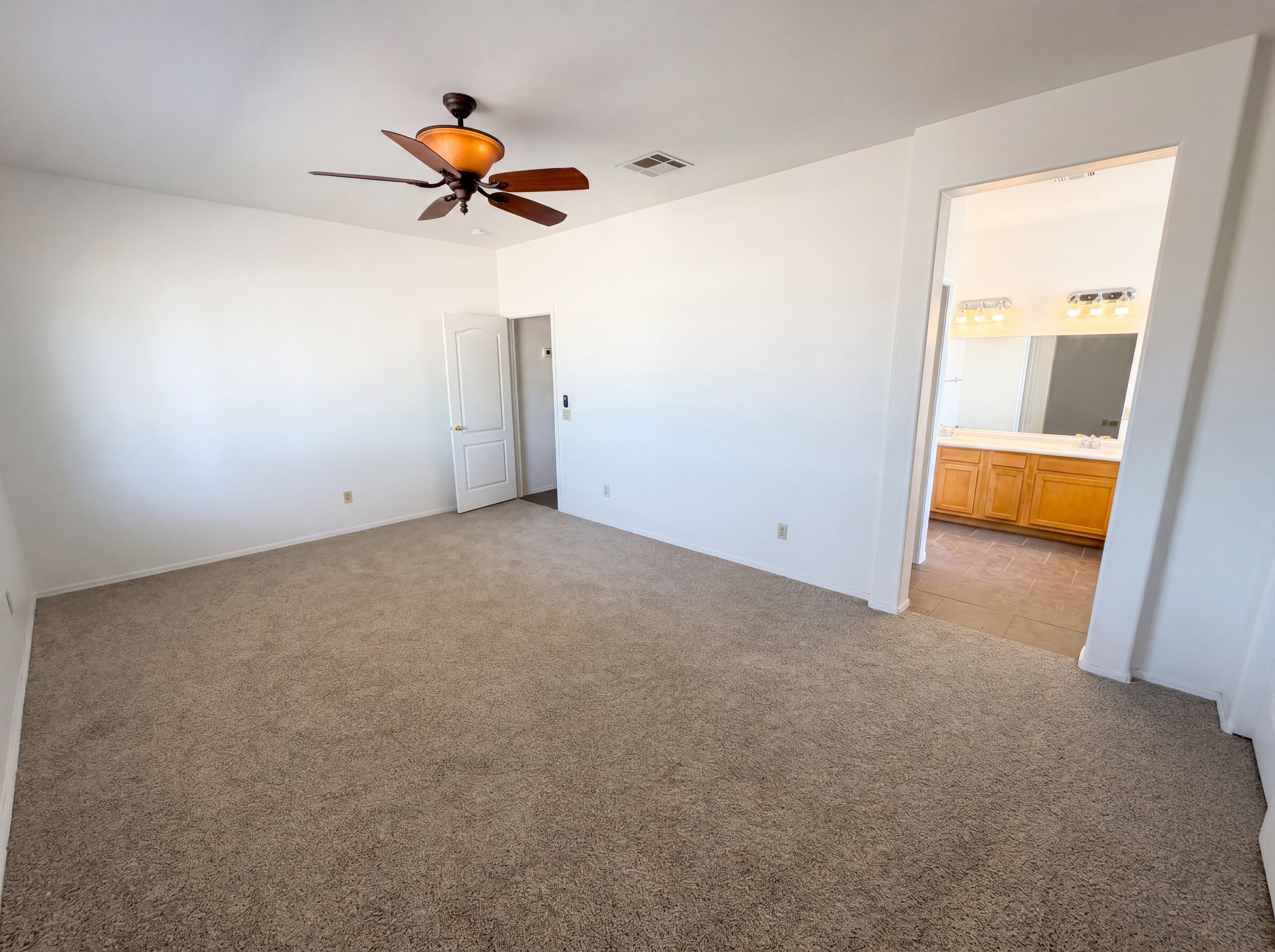 Photo 4 of 32 of 29918 N 225th Ave, Wittmann, AZ