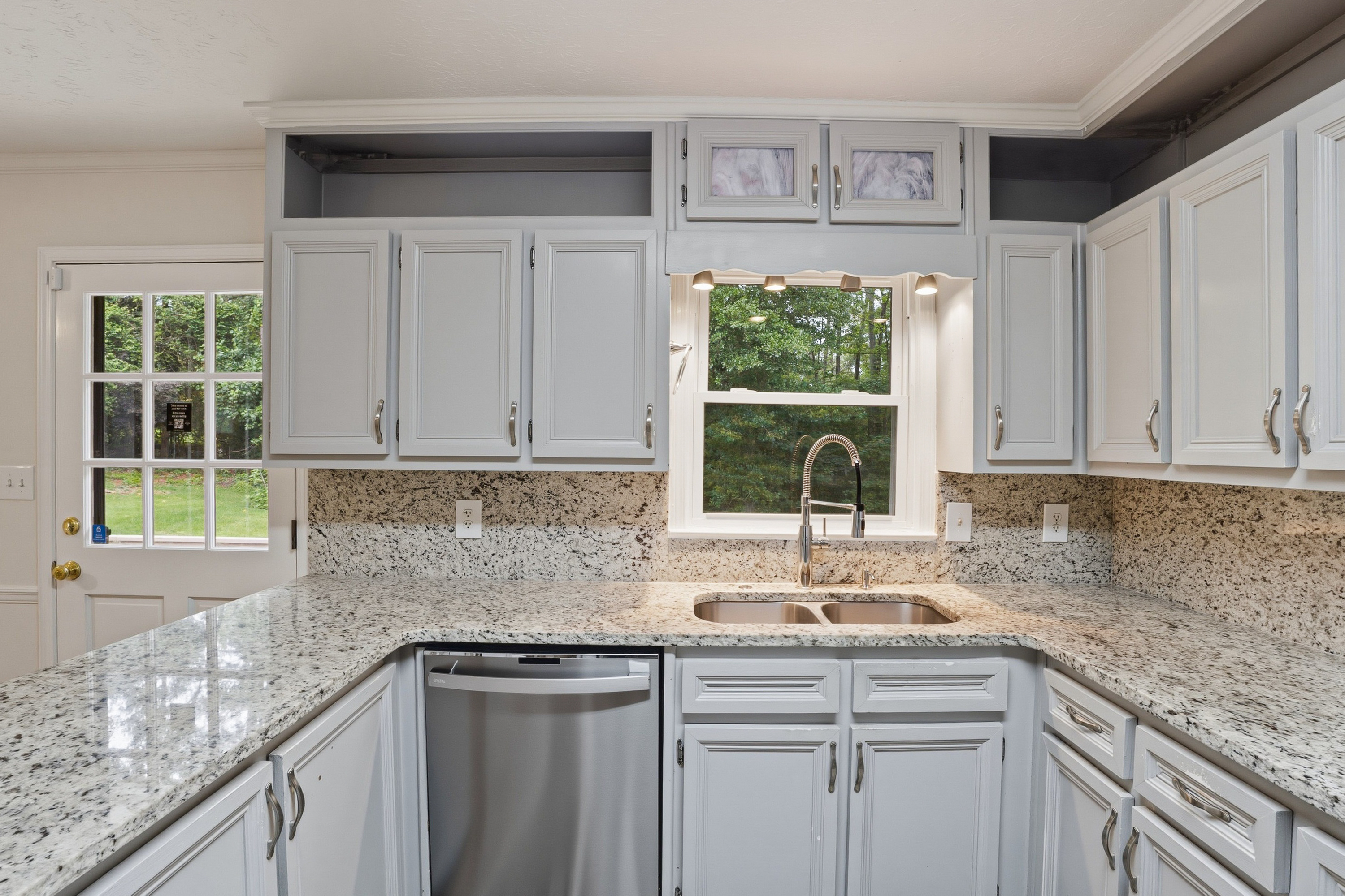 Photo 8 of 37 of 3839 Cotswold Dr , Lilburn, GA