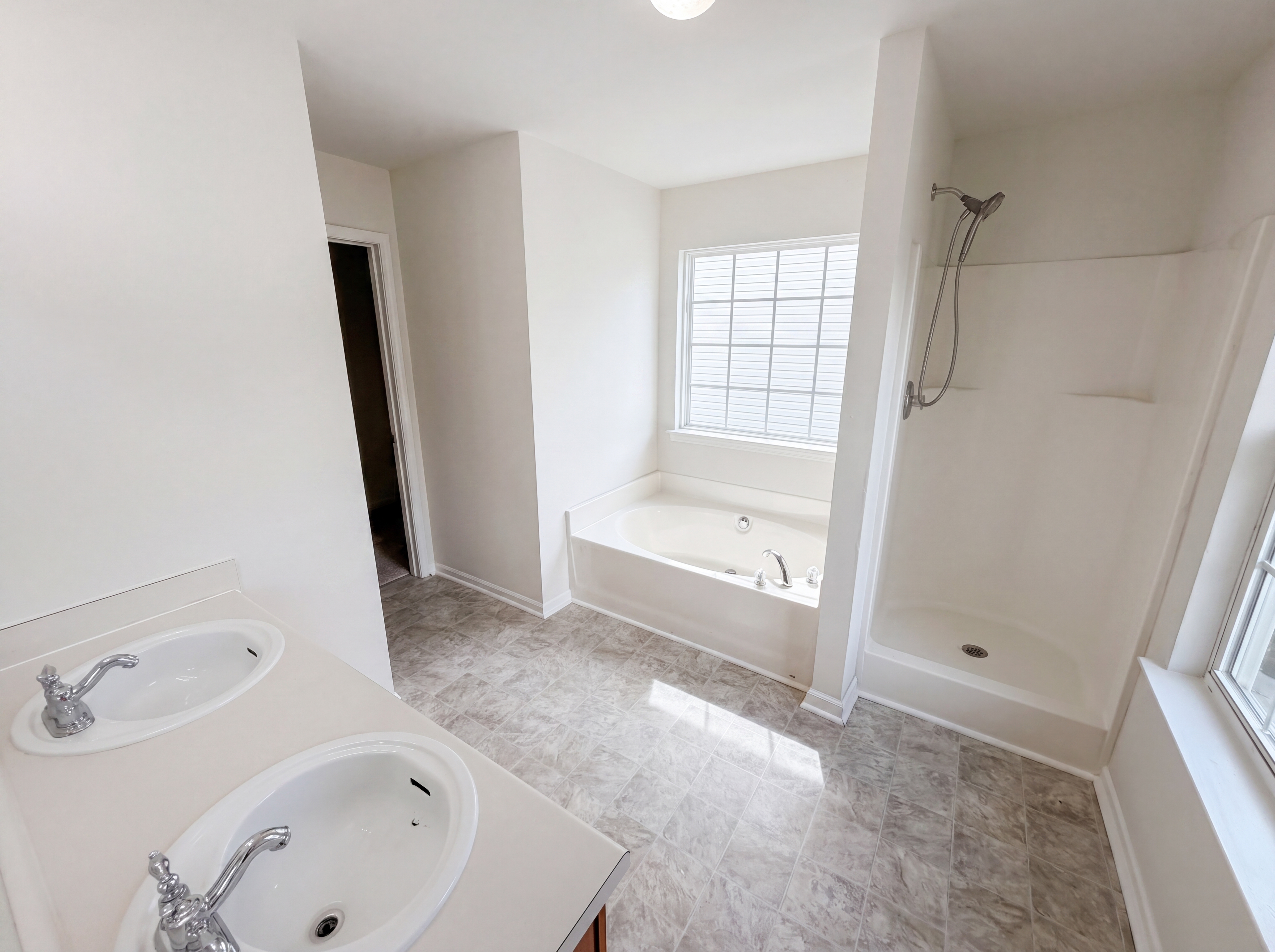 Photo 6 of 21 of 6126 Hickory Lane Dr, Union City, GA