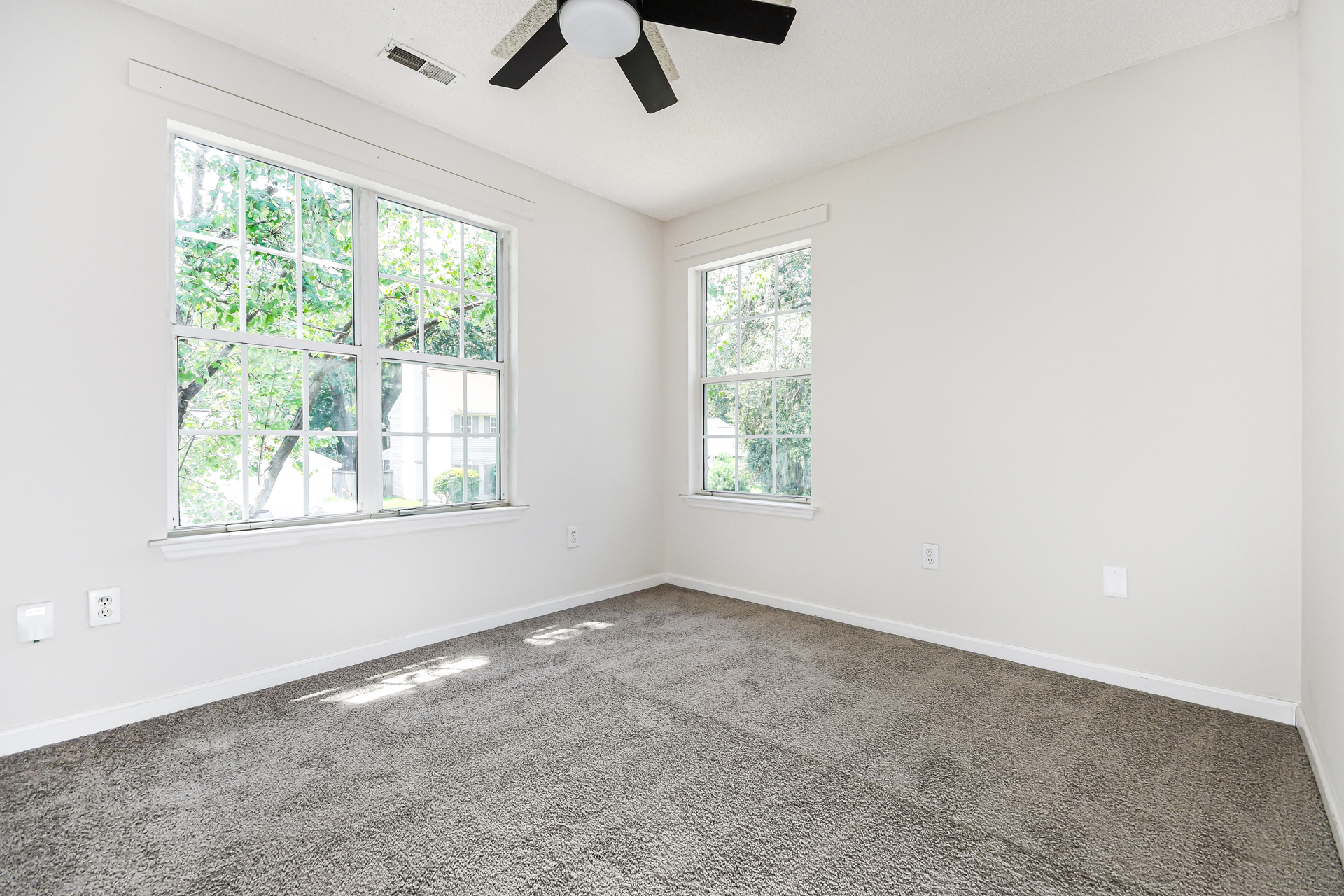 Photo 14 of 21 of 8612 Coppergrove Dr, North Charleston, SC