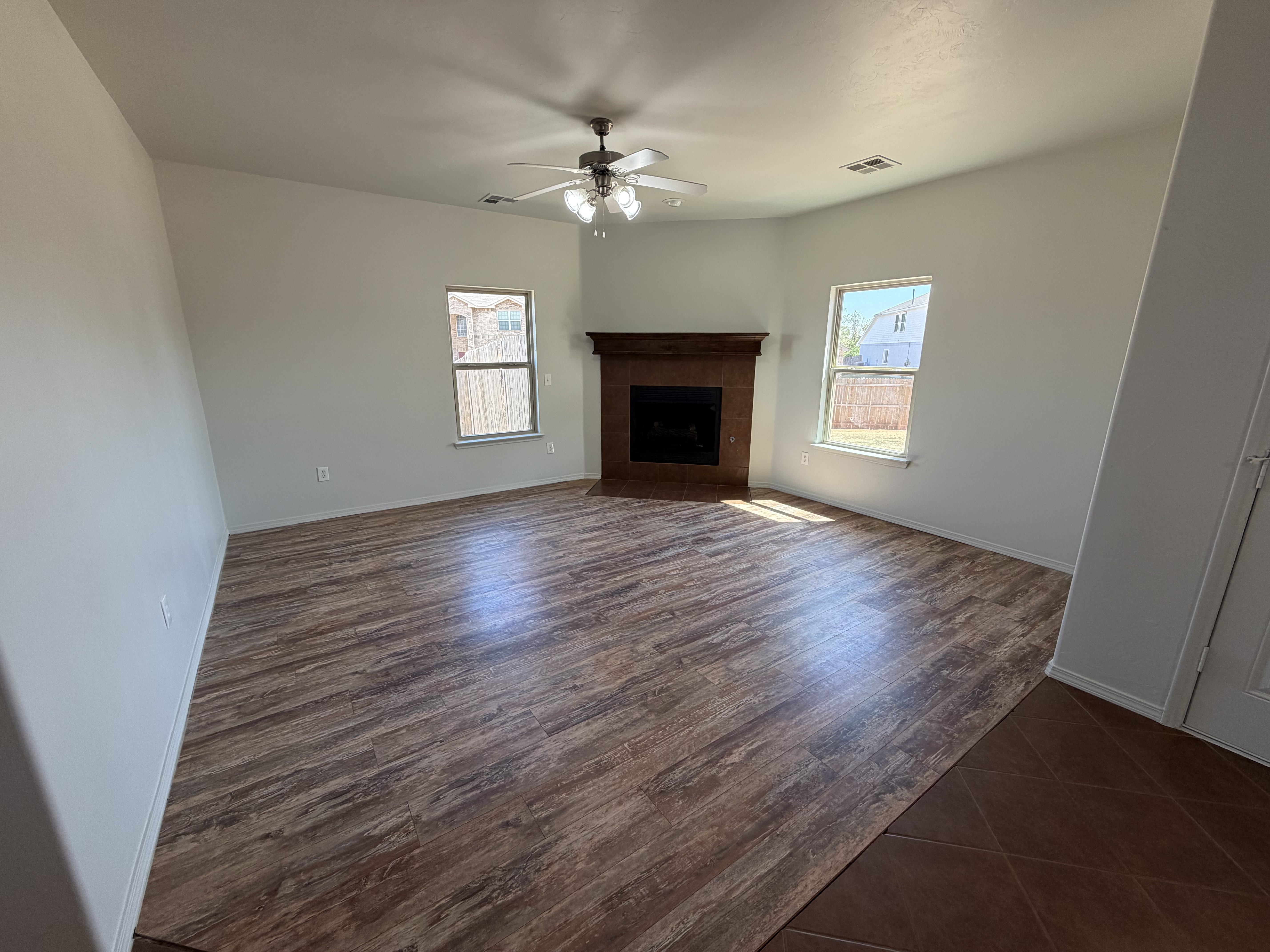 Photo 3 of 18 of 11208 NW 97th St, Yukon, OK