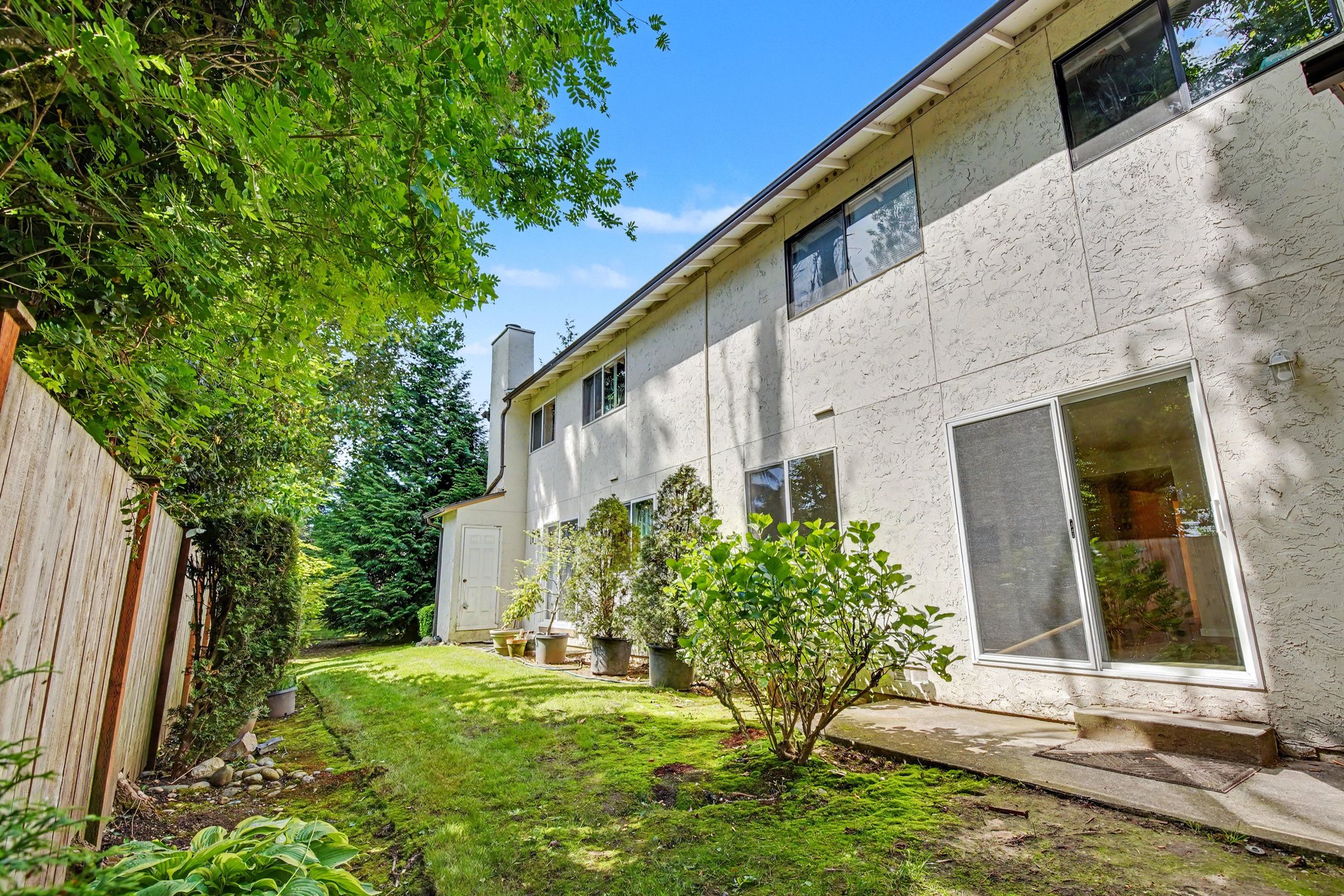Photo 5 of 16 of 14148 74th Pl NE, Kirkland, WA