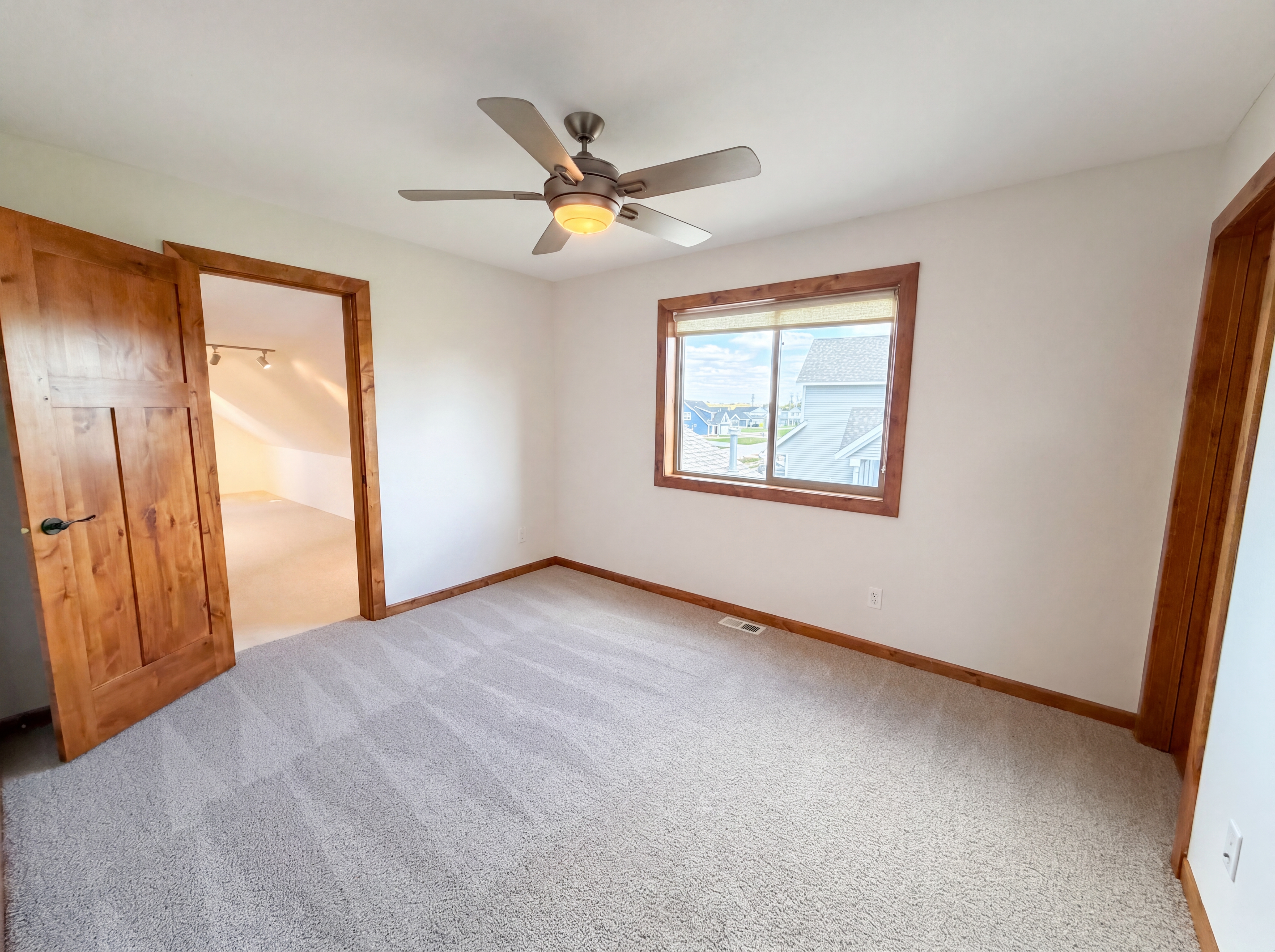 Photo 17 of 34 of 3072 Nottingham Rd S, St. Cloud, MN