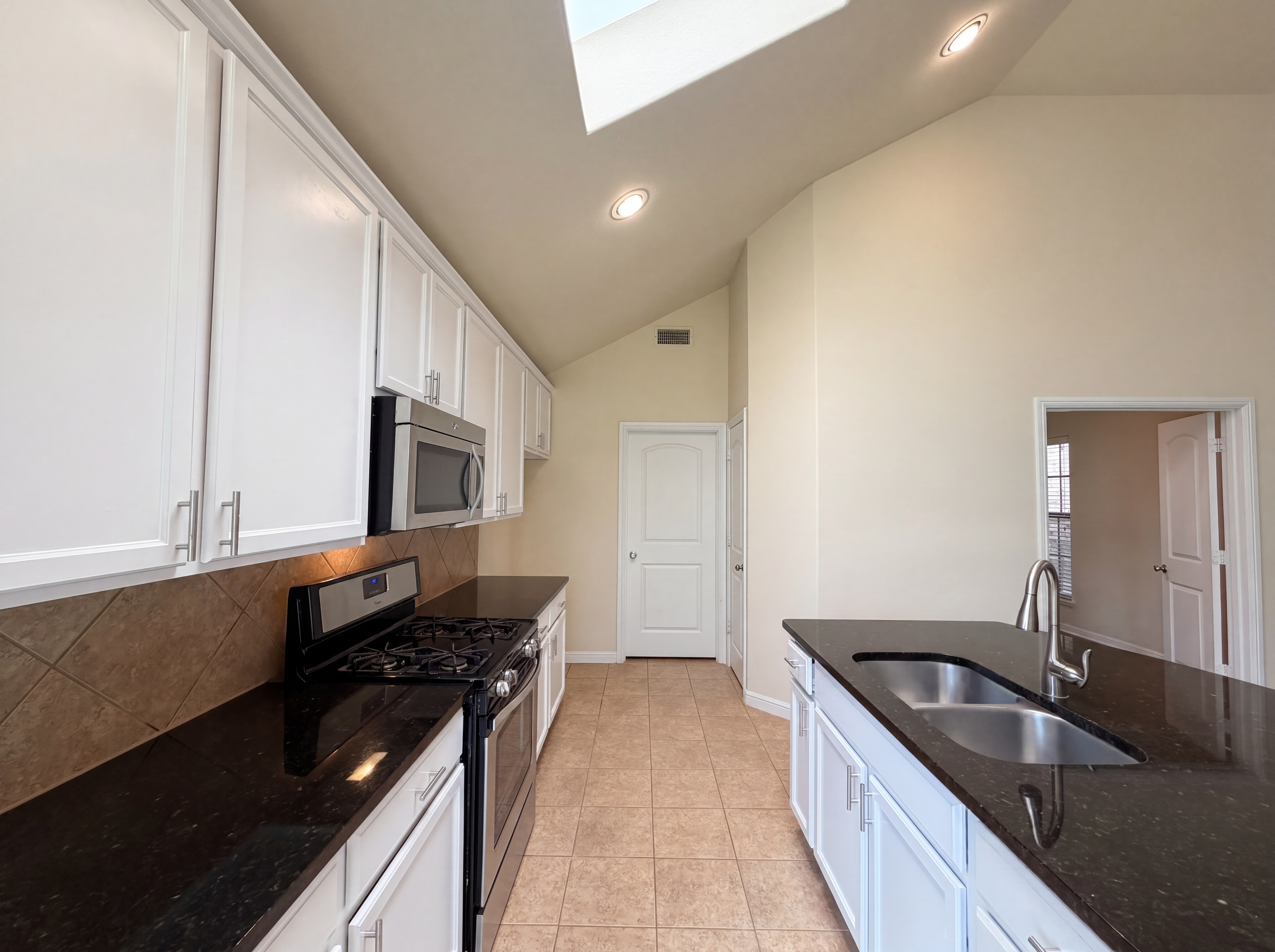 Photo 8 of 23 of 1124 Terrace View Dr, Fort Worth, TX