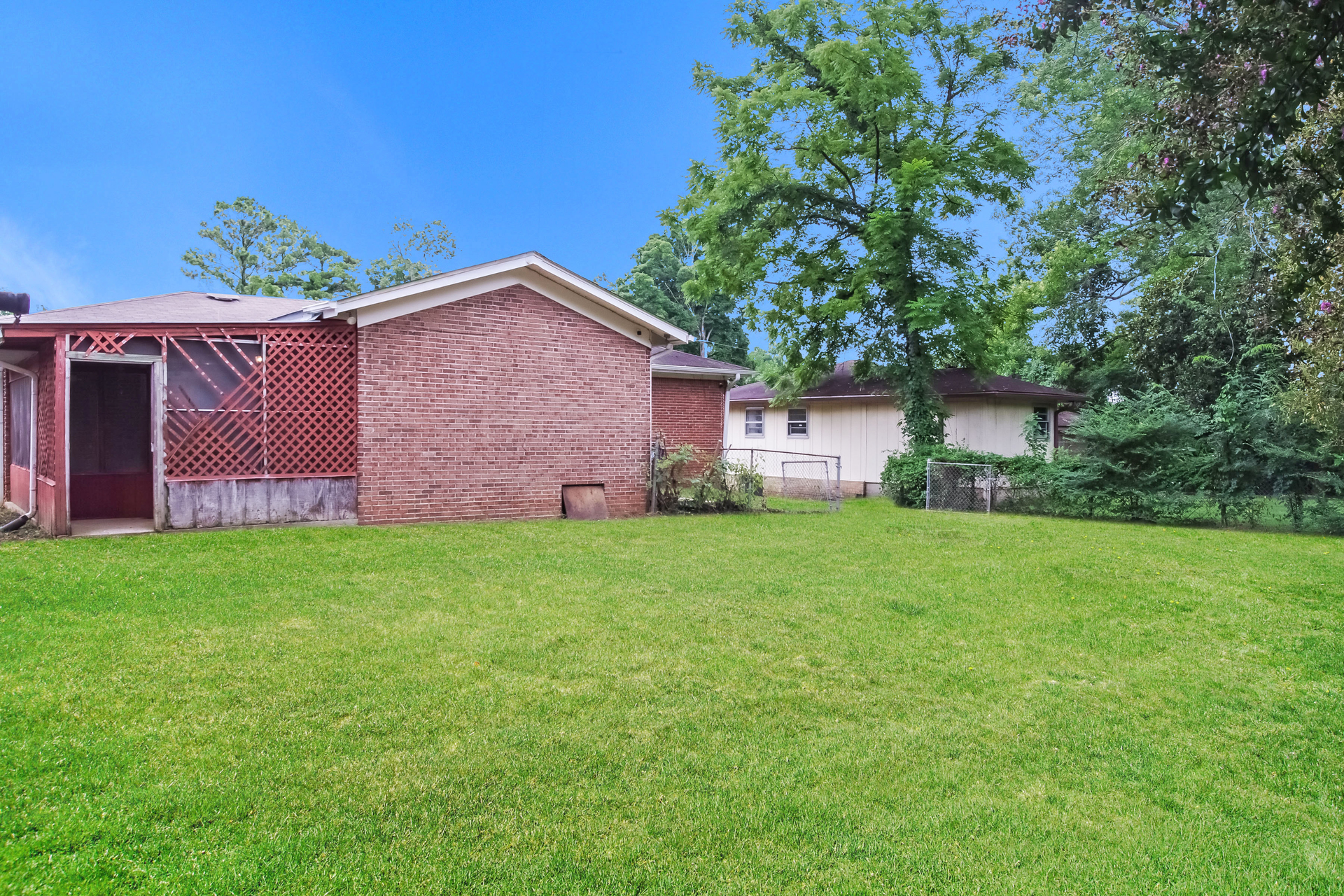 Photo 18 of 22 of 2609 Rockwell Rd NW, Huntsville, AL