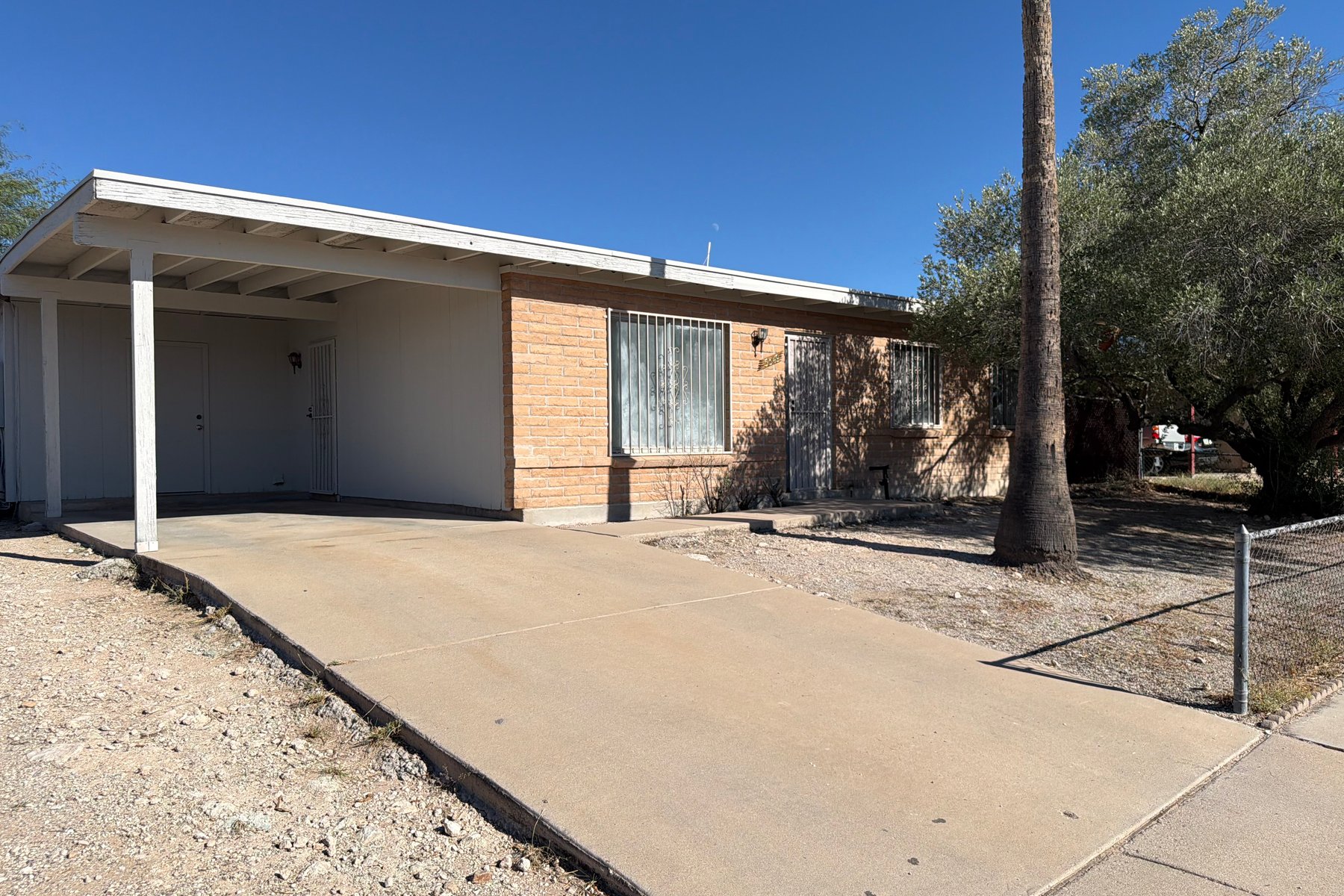 Photo 1 of 5349 S Greenway Dr