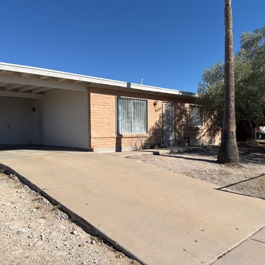 Property photo 1 of 5349 S Greenway Dr