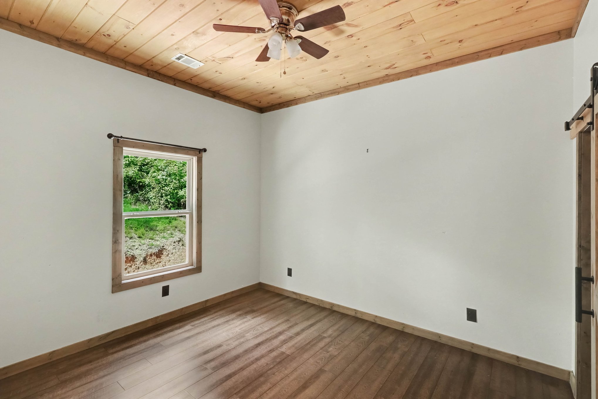 Photo 4 of 16 of 78 Lake Top Ln, Ellijay, GA