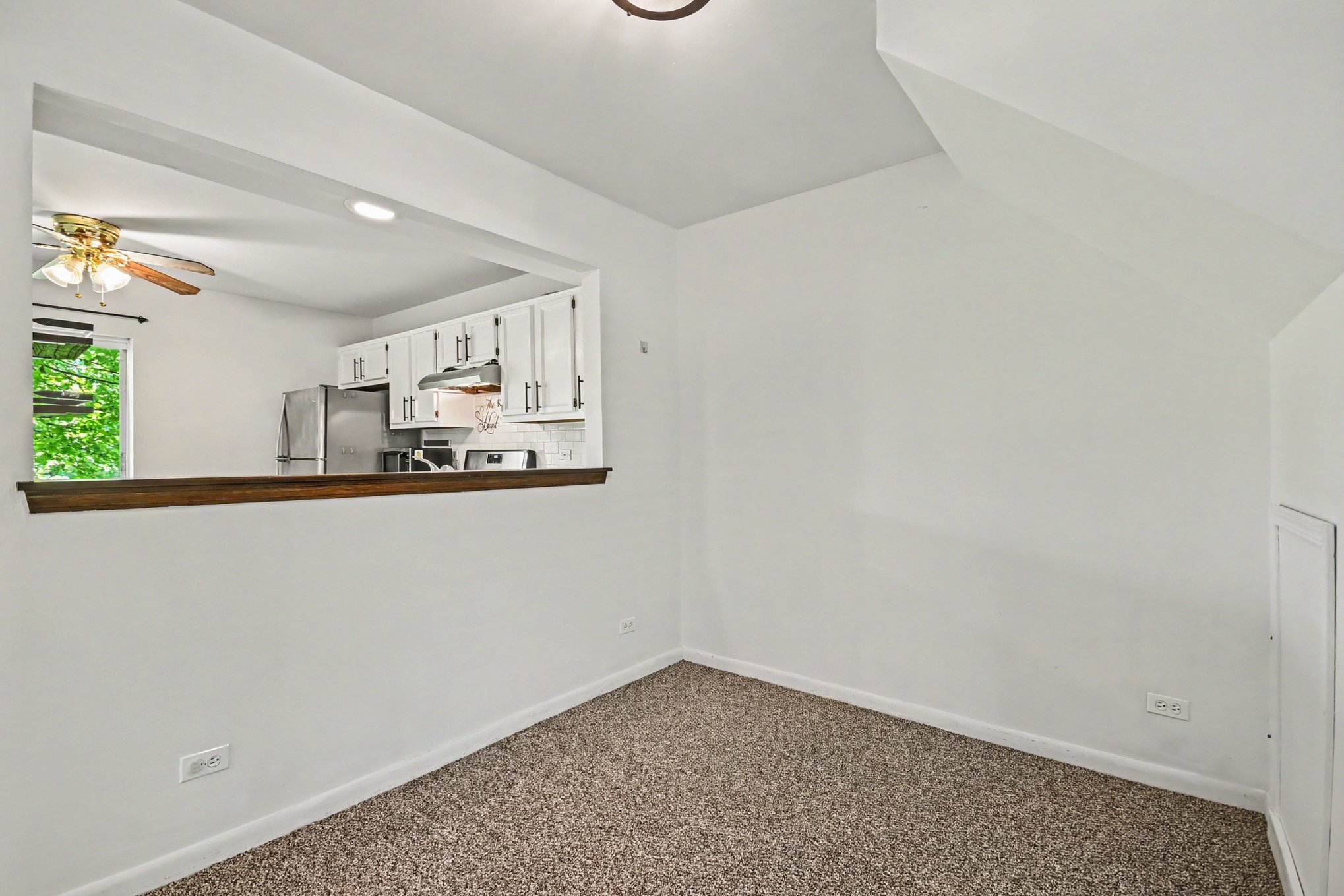 Photo 4 of 17 of 2734 Preston Ct, Aurora, IL