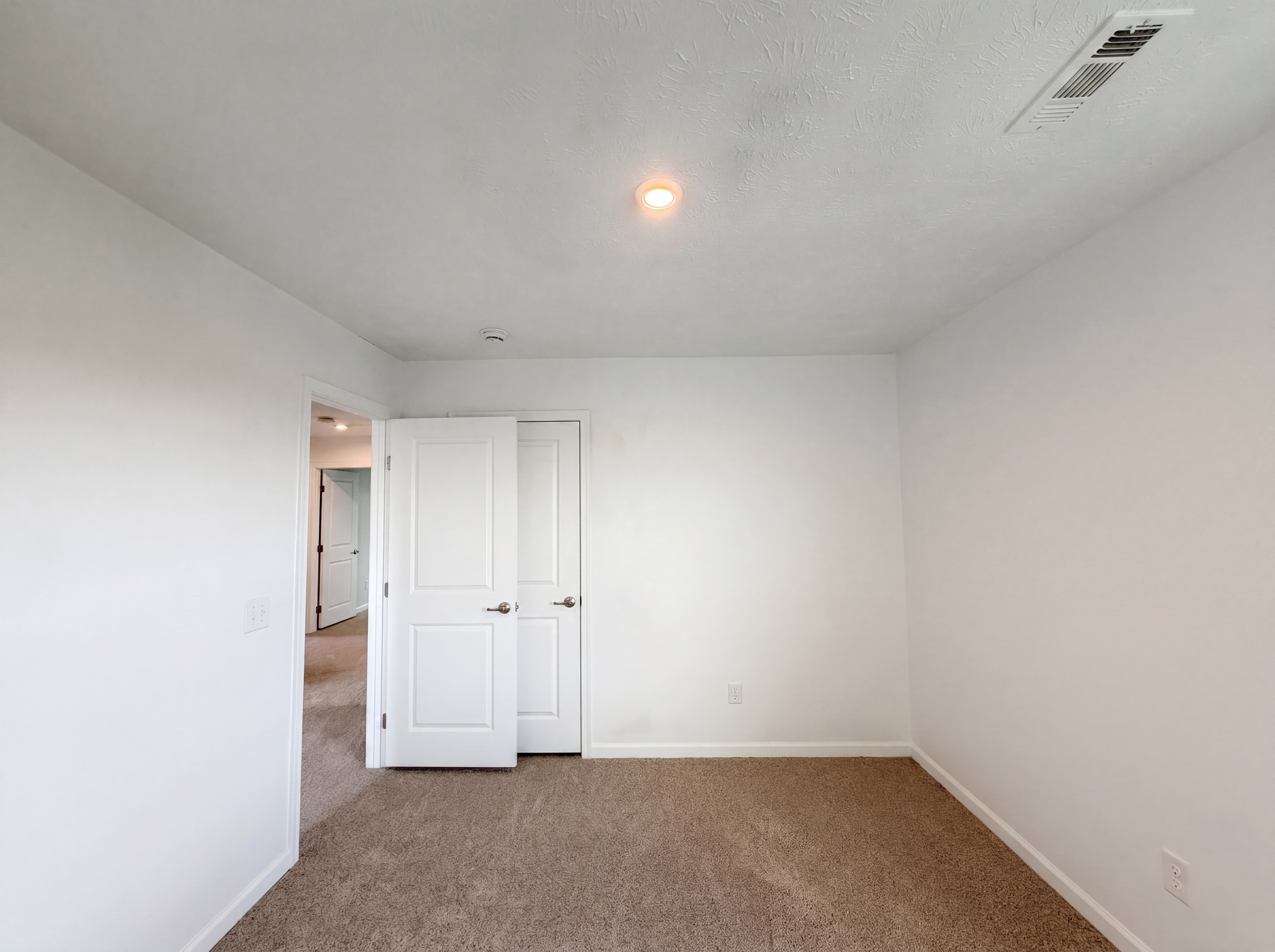 Photo 4 of 22 of 9200 Nash Ln, North Ridgeville, OH