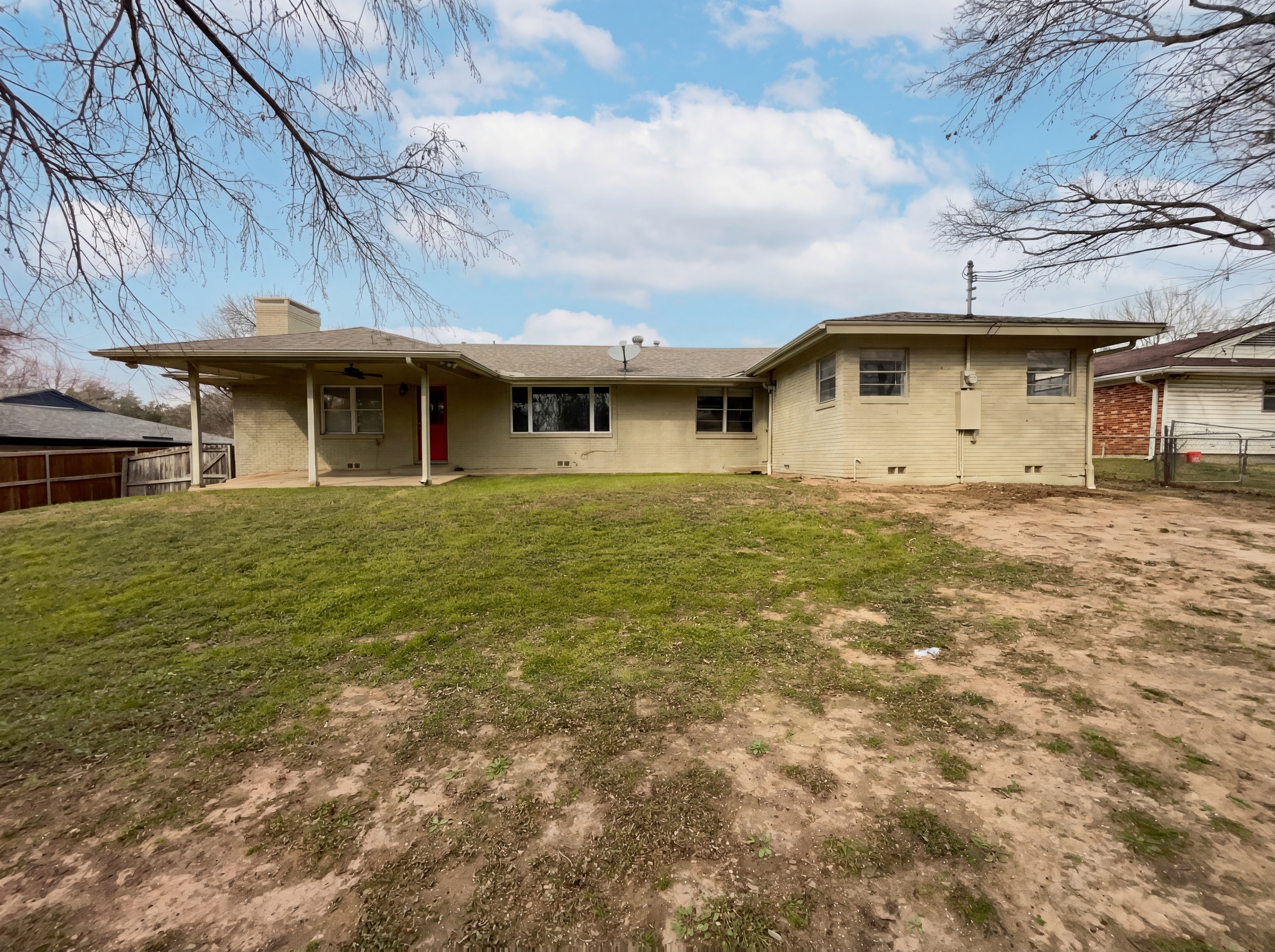 Photo 5 of 16 of 6817 Chickering Rd, Fort Worth, TX