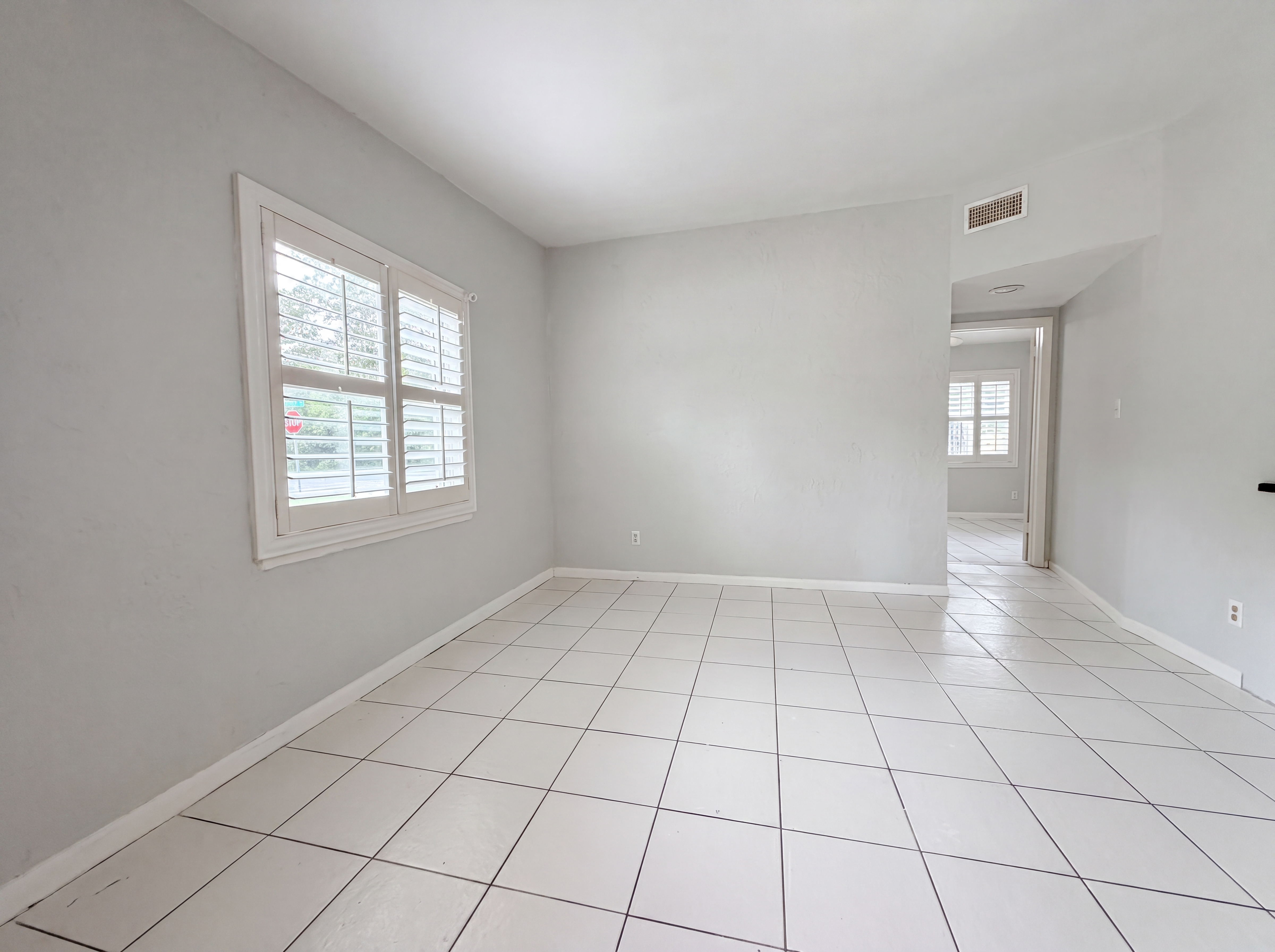 Photo 3 of 23 of 5655 Kimbrell Dr S, Jacksonville, FL