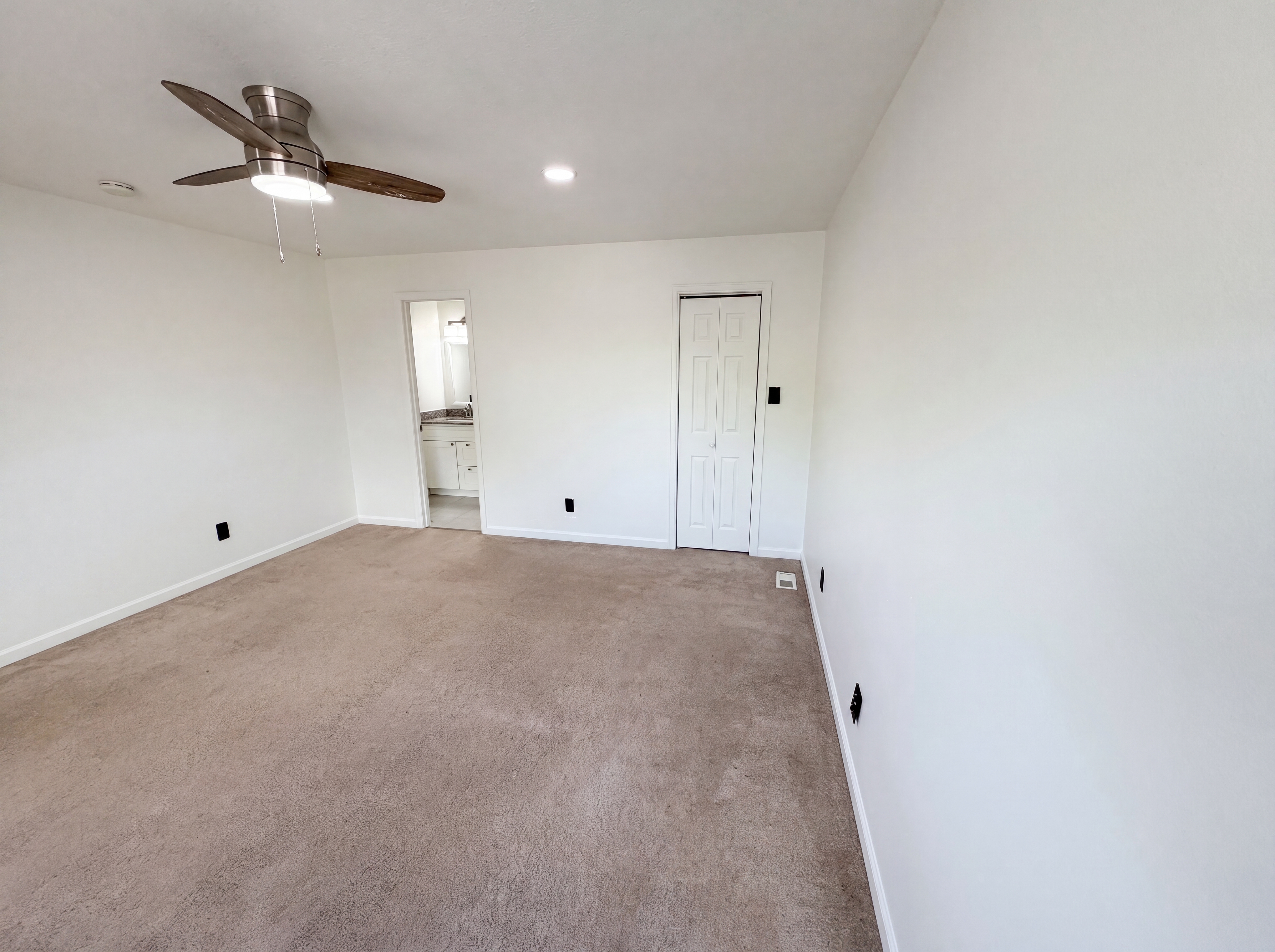 Photo 10 of 28 of 11835 Lincoln St, Northglenn, CO