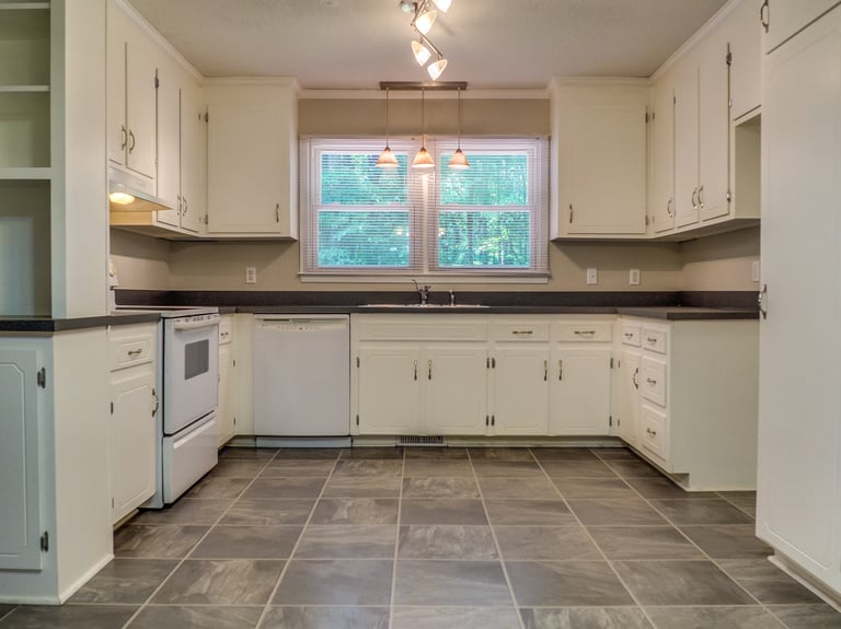 Photo 2 of 19 - 5113 Laurie Dr, Raleigh, NC 27606