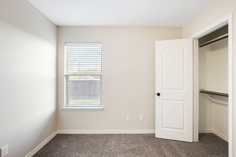 Photo 20 of 25 - 6016 Beachview Ln, Fort Worth, TX 76179