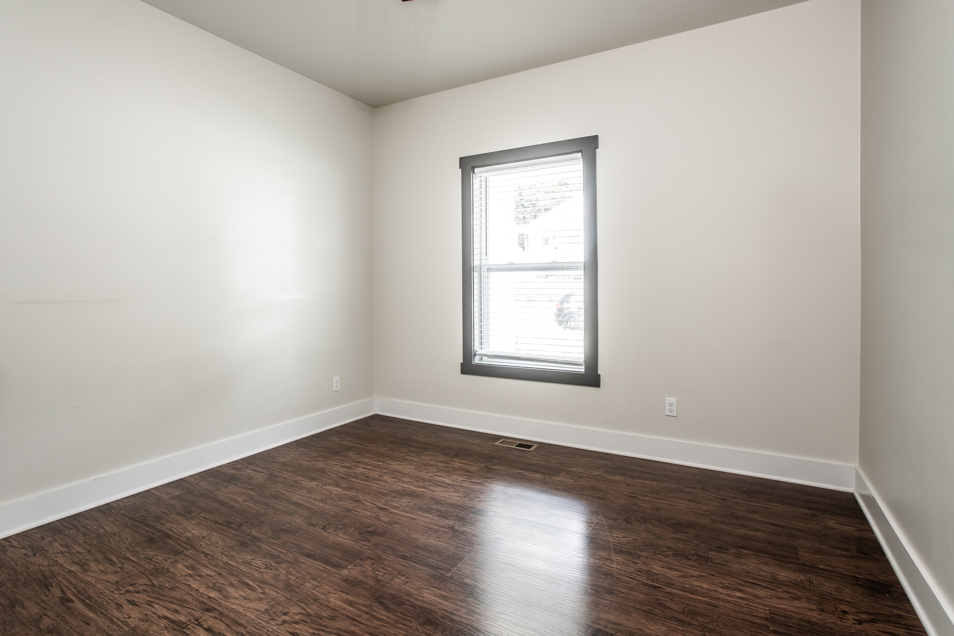 Photo 13 of 21 of 2510 E Glenwood Ave, Knoxville, TN