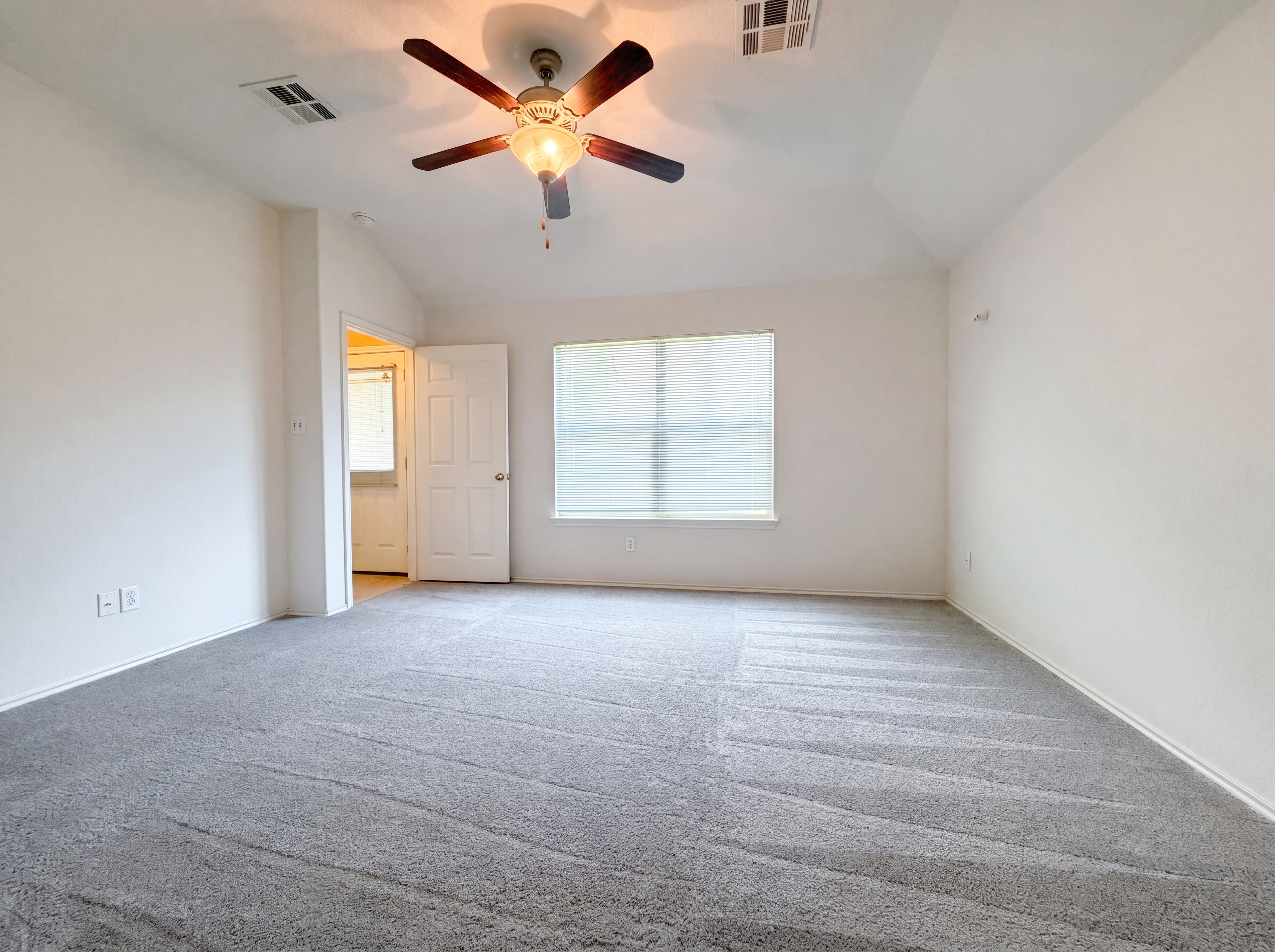 Photo 11 of 15 of 361 Saddlehorn Way, Cibolo, TX