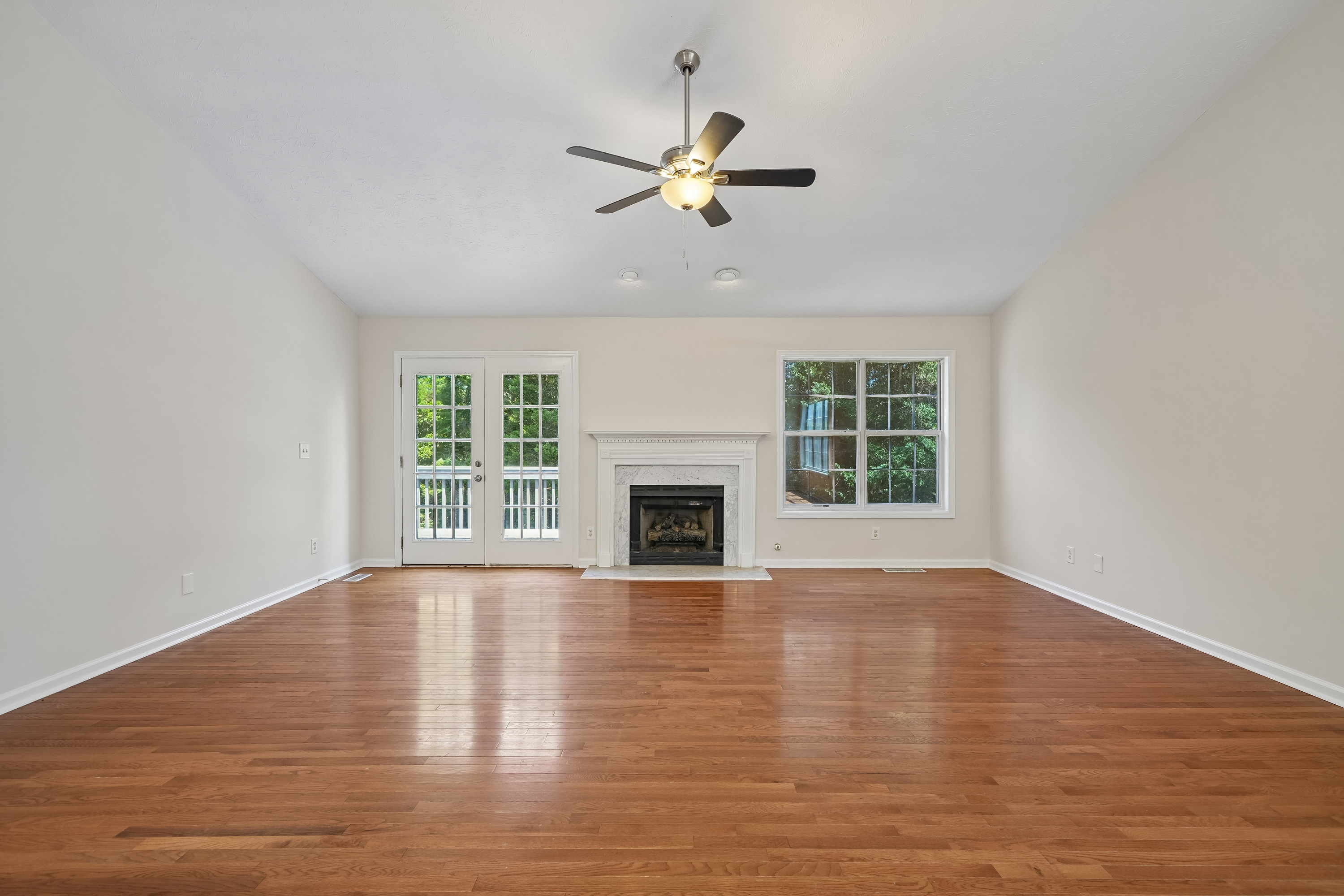 Photo 3 of 37 of 3493 Dunbar Ln, Suwanee, GA
