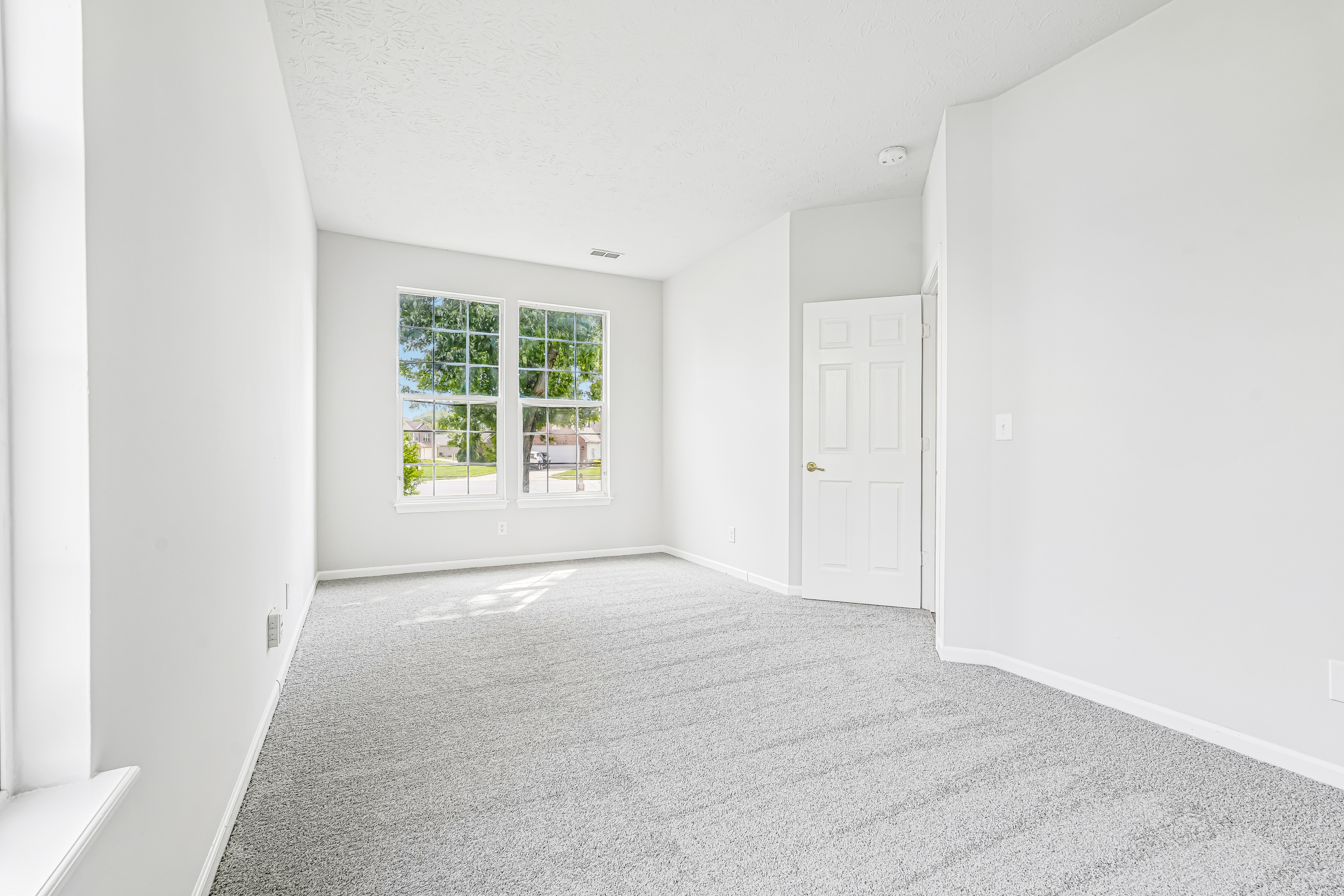 Photo 4 of 48 of 2082 Lawrin Ct, Indianapolis, IN