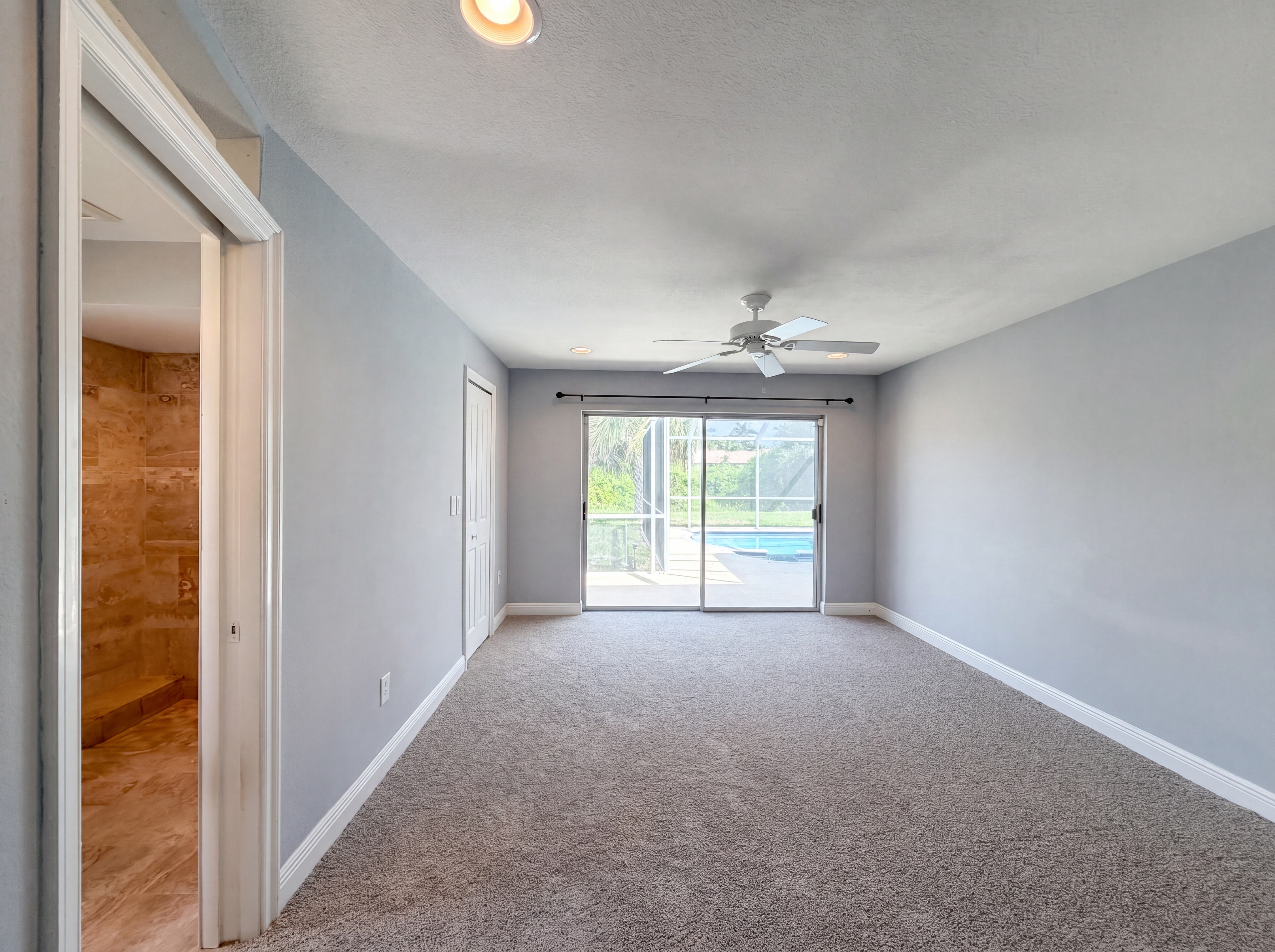 Photo 8 of 33 of 5644 Eichen Cir W, Fort Myers, FL