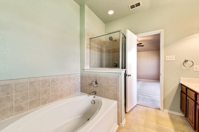 Photo 6 of 30 - 14836 S Spring Ridge Cir, Balch Springs, TX 75180