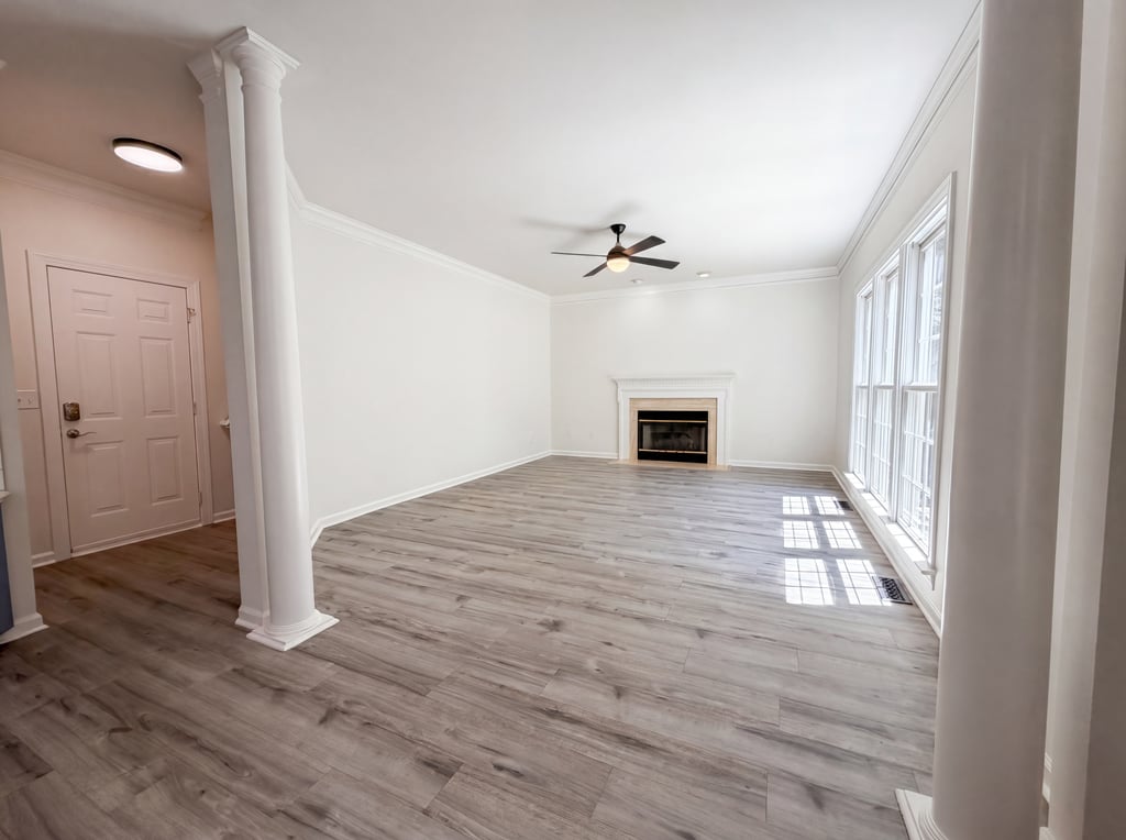 Photo 3 of 22 of 12209 Willingdon Rd, Huntersville, NC