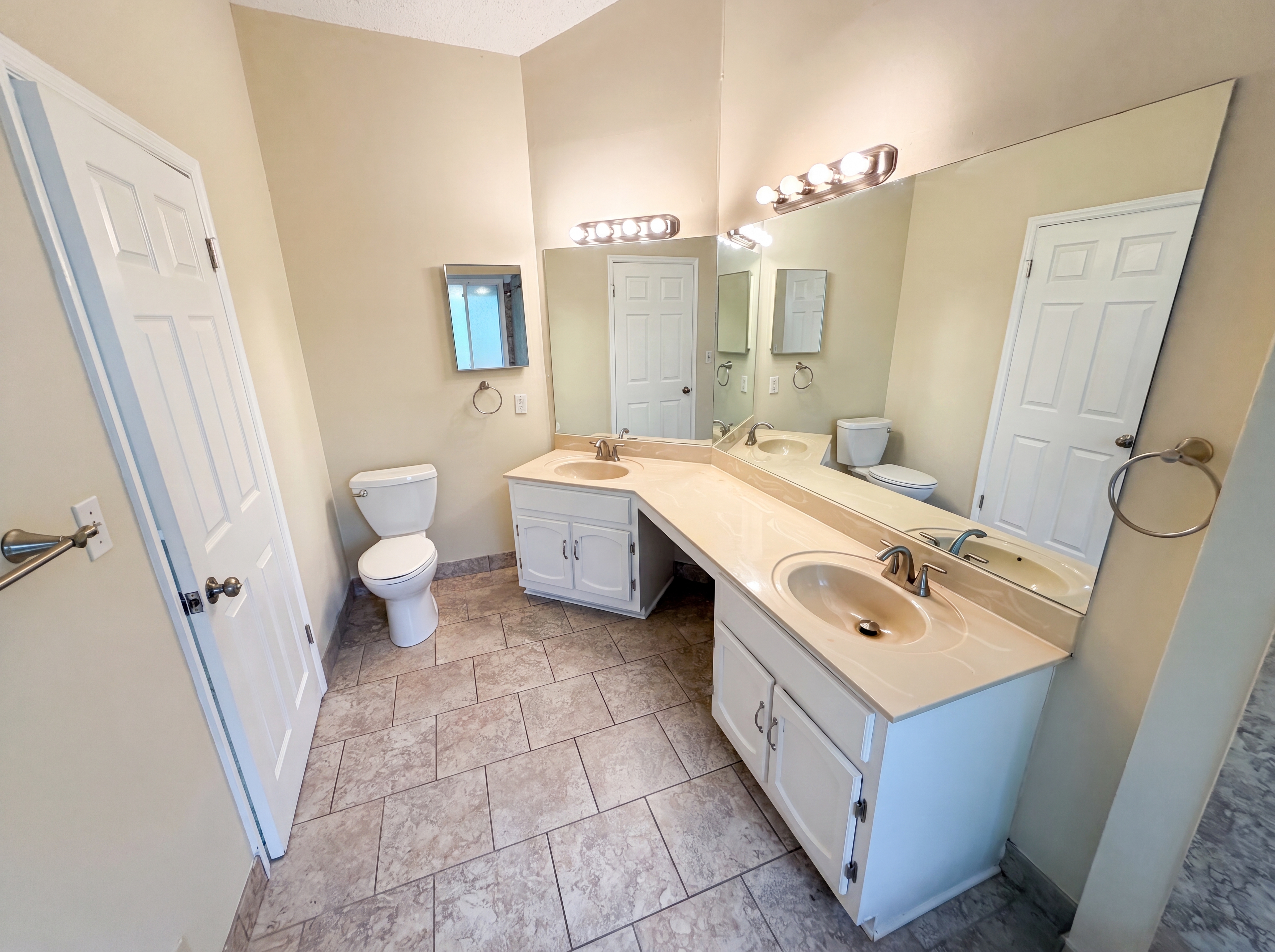 Photo 14 of 24 of 3271 Tennington Pl, Lawrenceville, GA