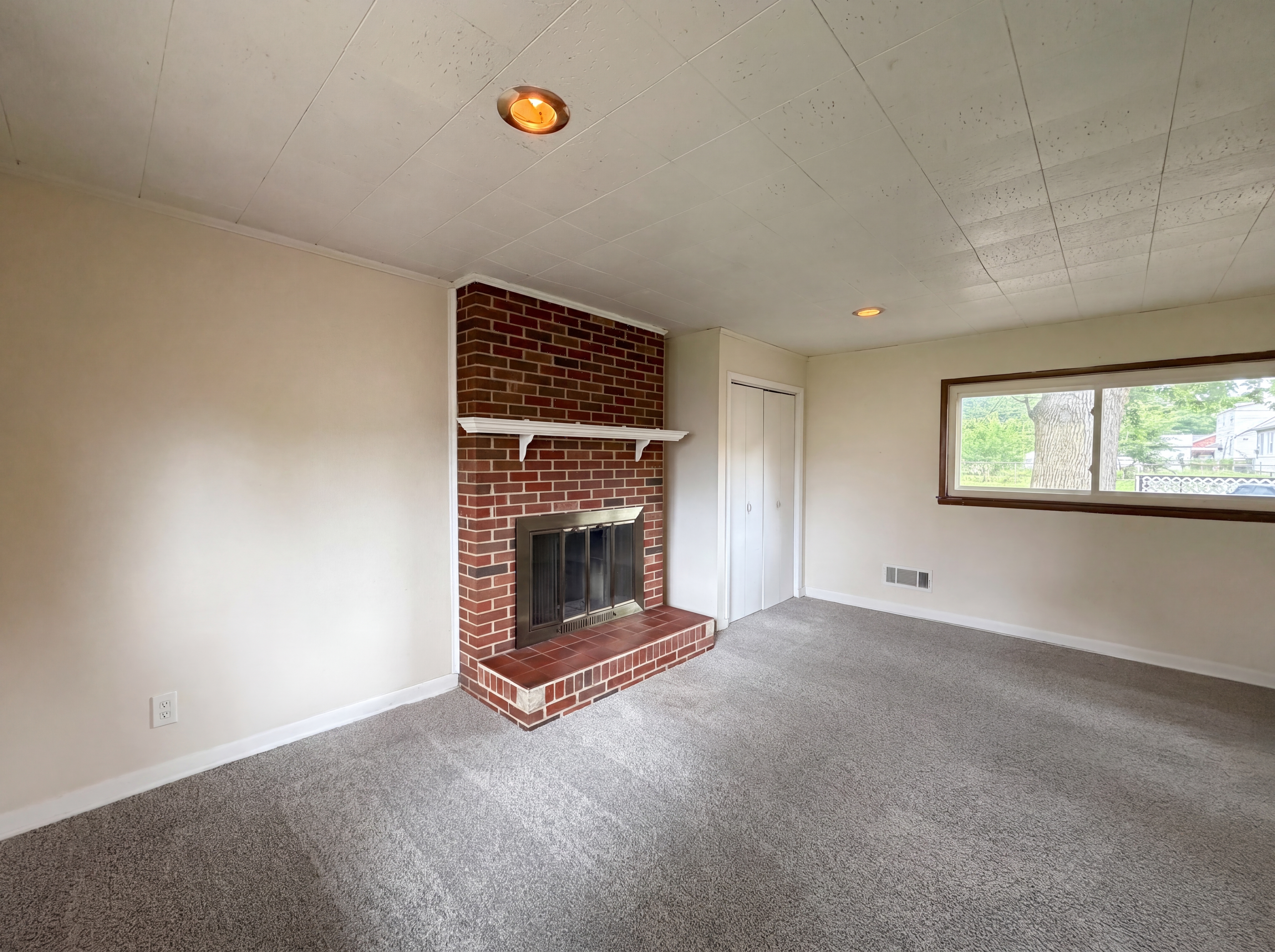 Photo 9 of 21 of 1607 N 17th St, Belleville, IL
