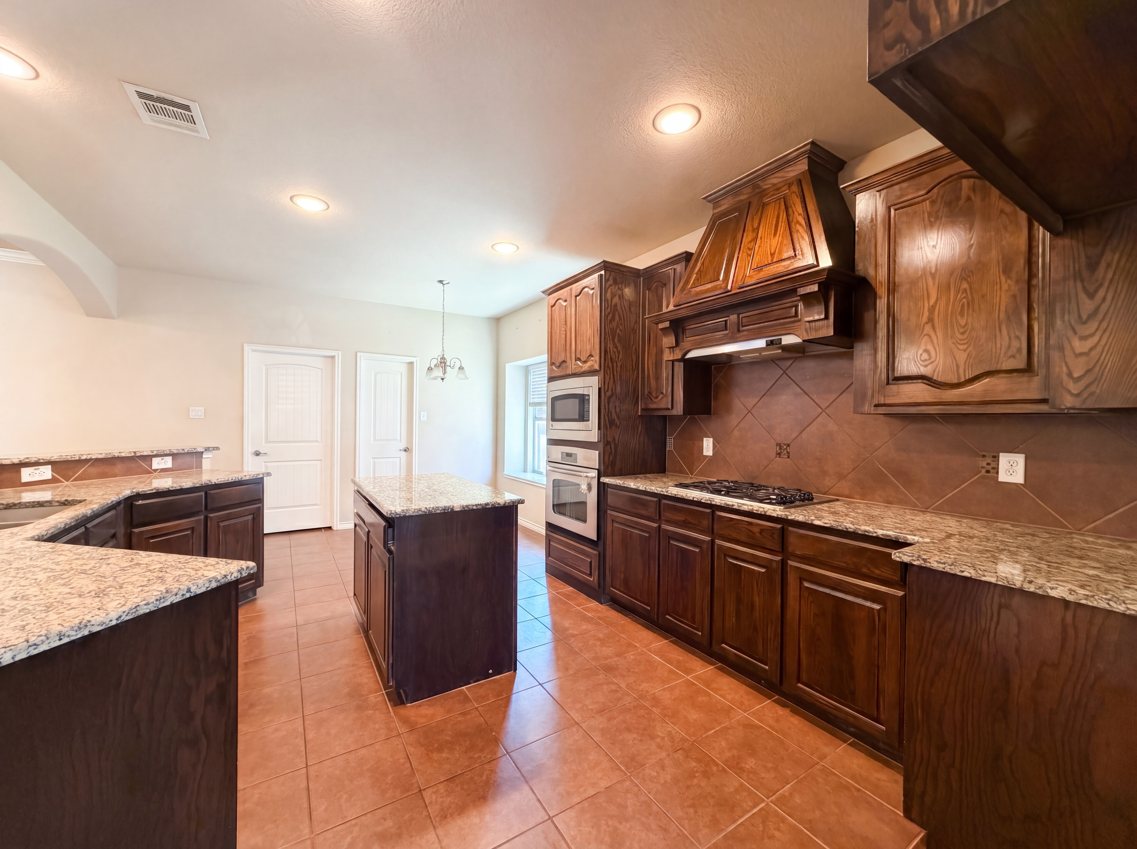 Photo 10 of 28 of 1608 Brushy Creek Ln, Allen, TX
