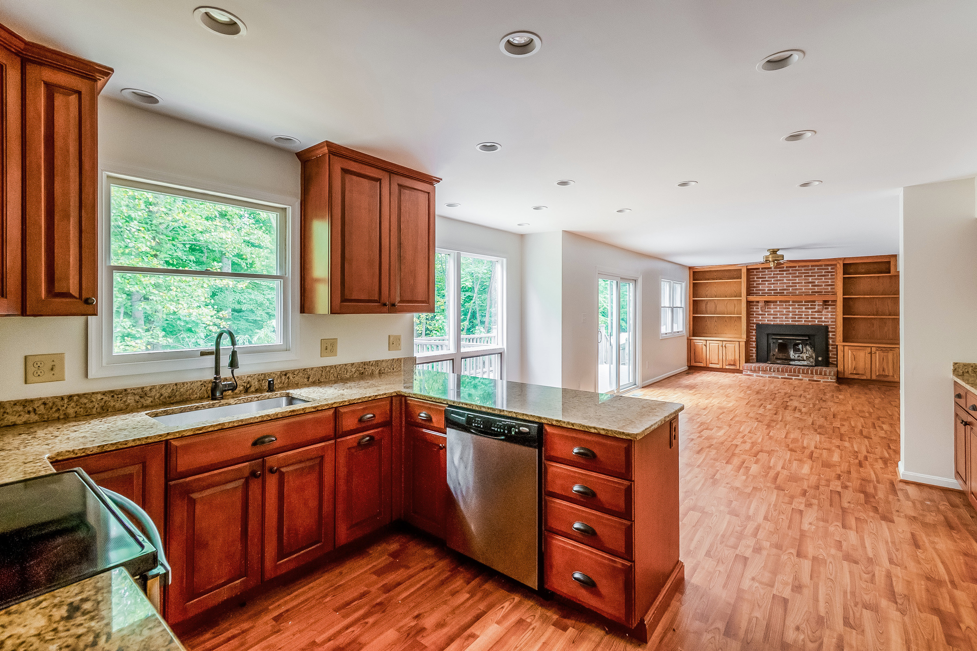 Photo 9 of 31 of 15074 Barkwood Dr, Woodbridge, VA