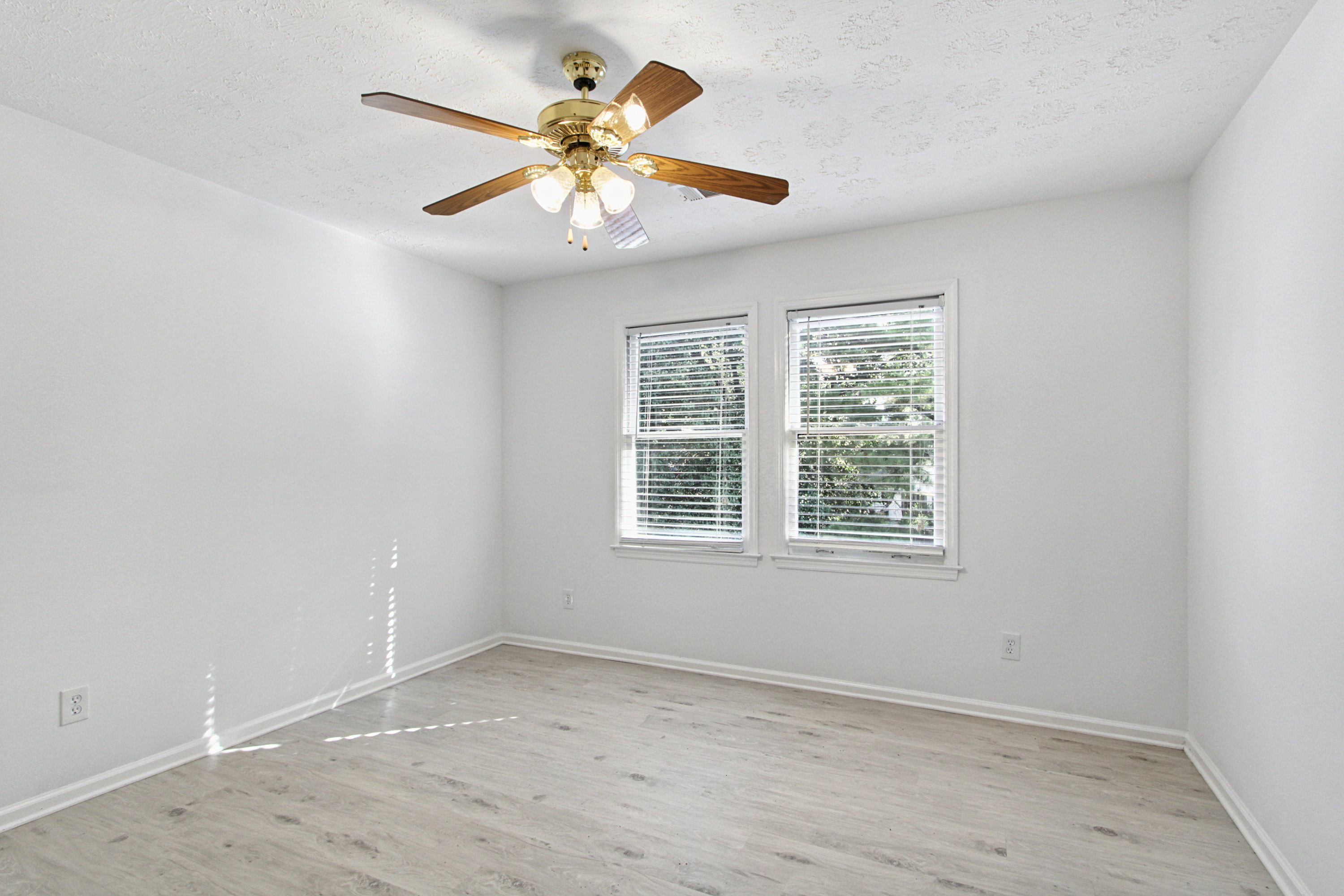 Photo 33 of 54 of 945 Brandon Ridge Dr, Roswell, GA