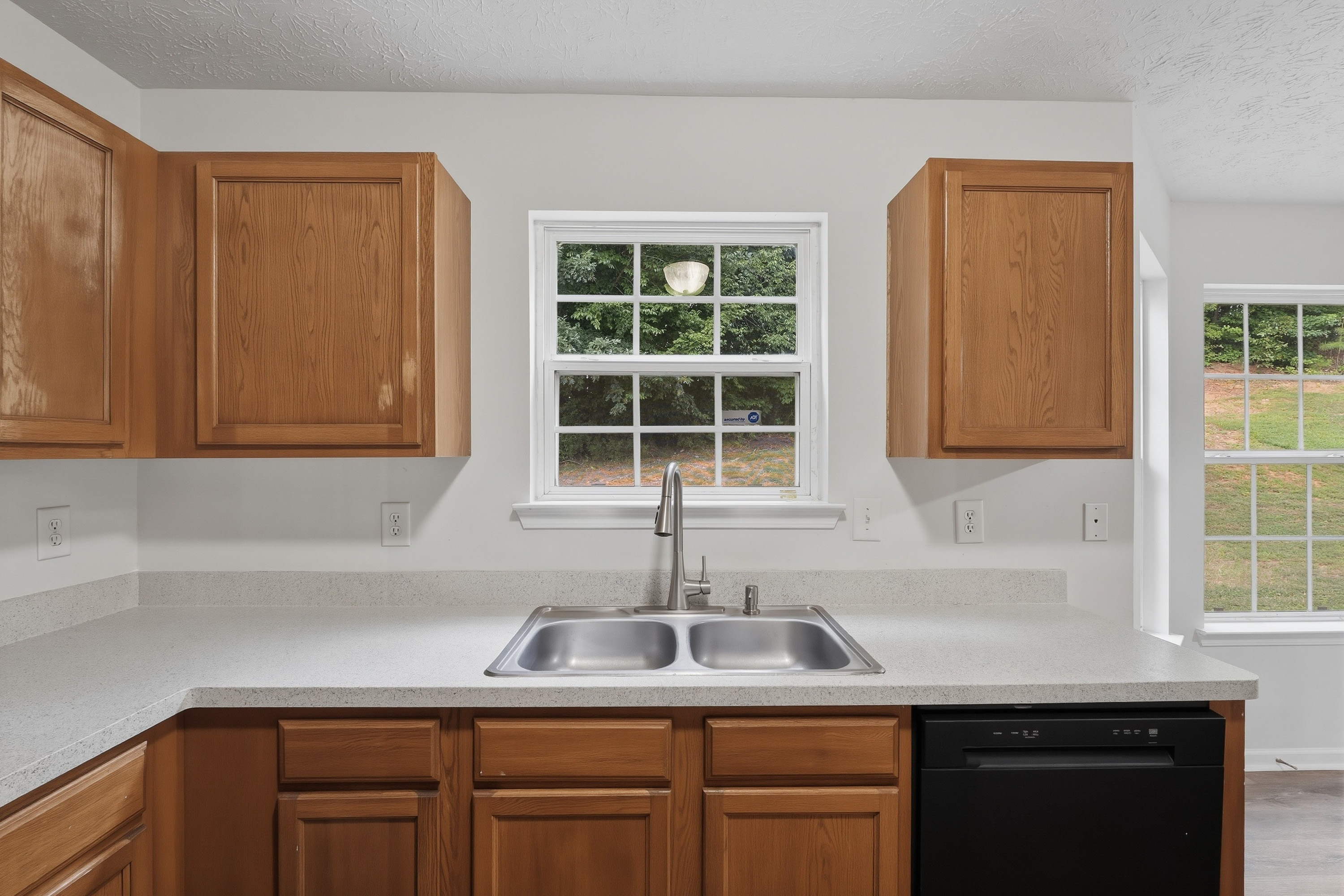 Photo 10 of 41 of 2213 Pine View Trl, Ellenwood, GA