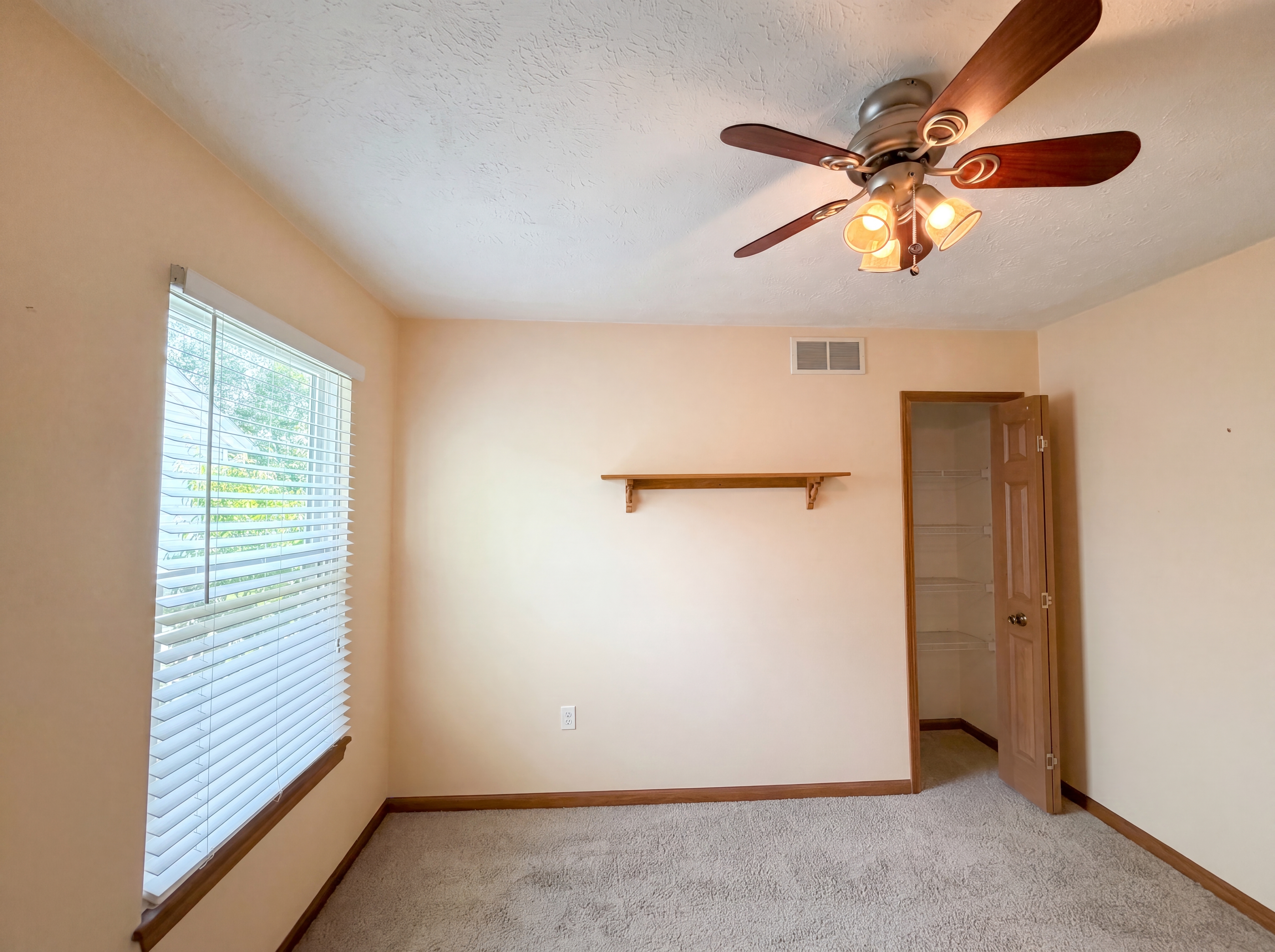 Photo 12 of 24 of 6016 W Breezeway Dr, North Ridgeville, OH
