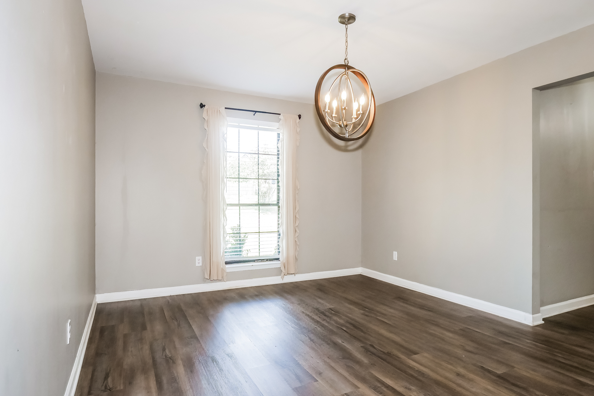 Photo 9 of 41 of 3530 Josee Ln, Bartlett, TN