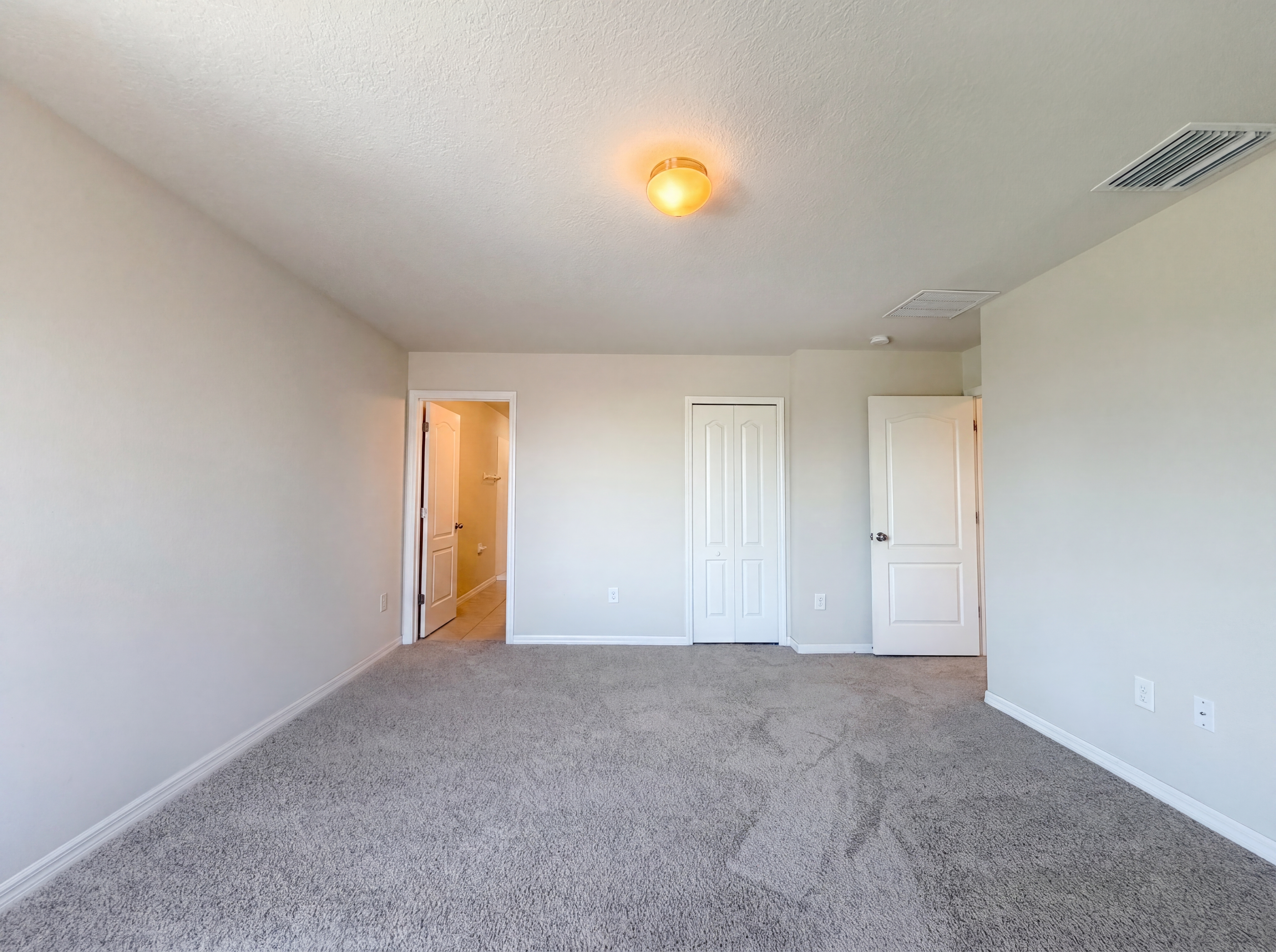 Photo 4 of 32 of 14405 Scottburgh Glen Dr, Wimauma, FL