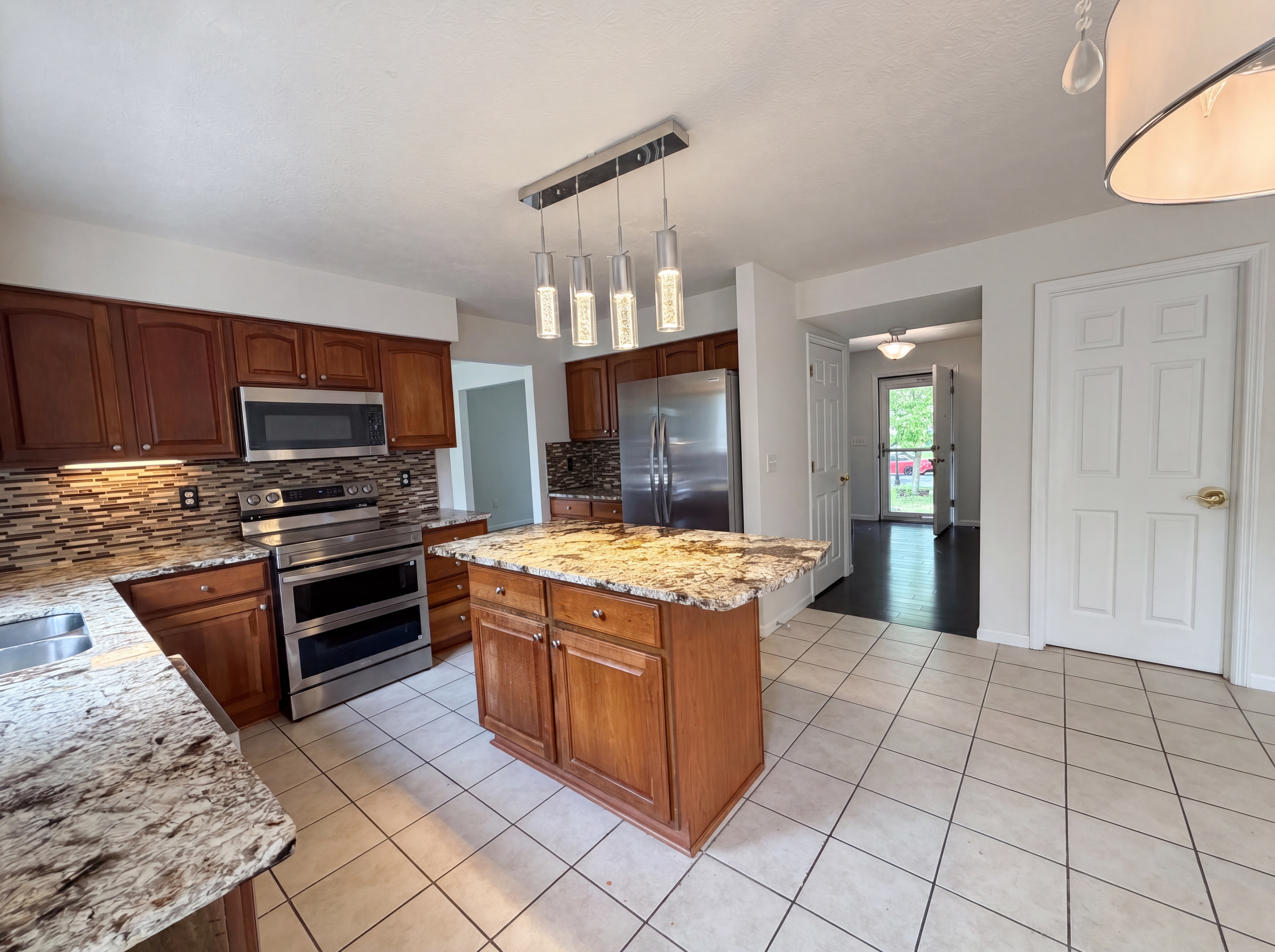 Photo 12 of 44 of 7966 Lazelle Woods Dr, Westerville, OH