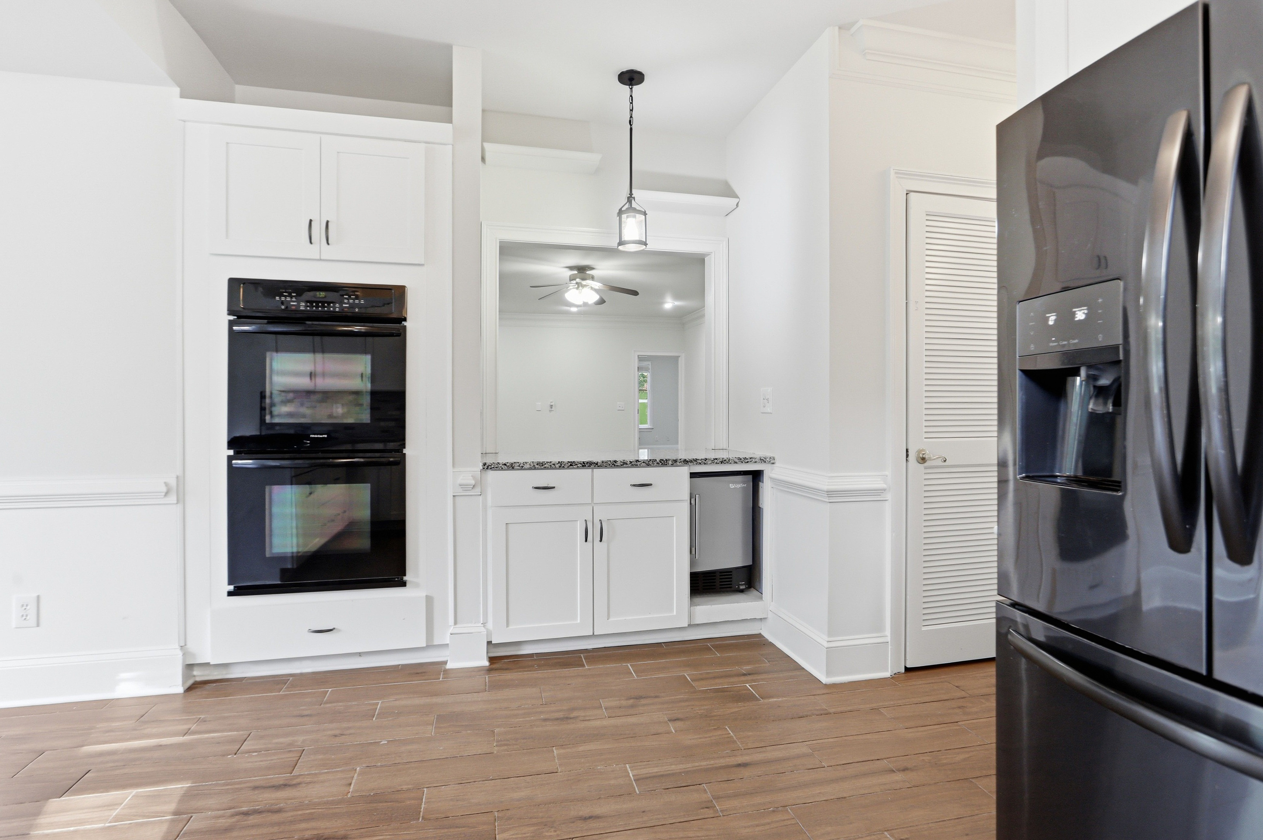 Photo 13 of 28 of 1102 Timber Glen Ct SW, Lilburn, GA