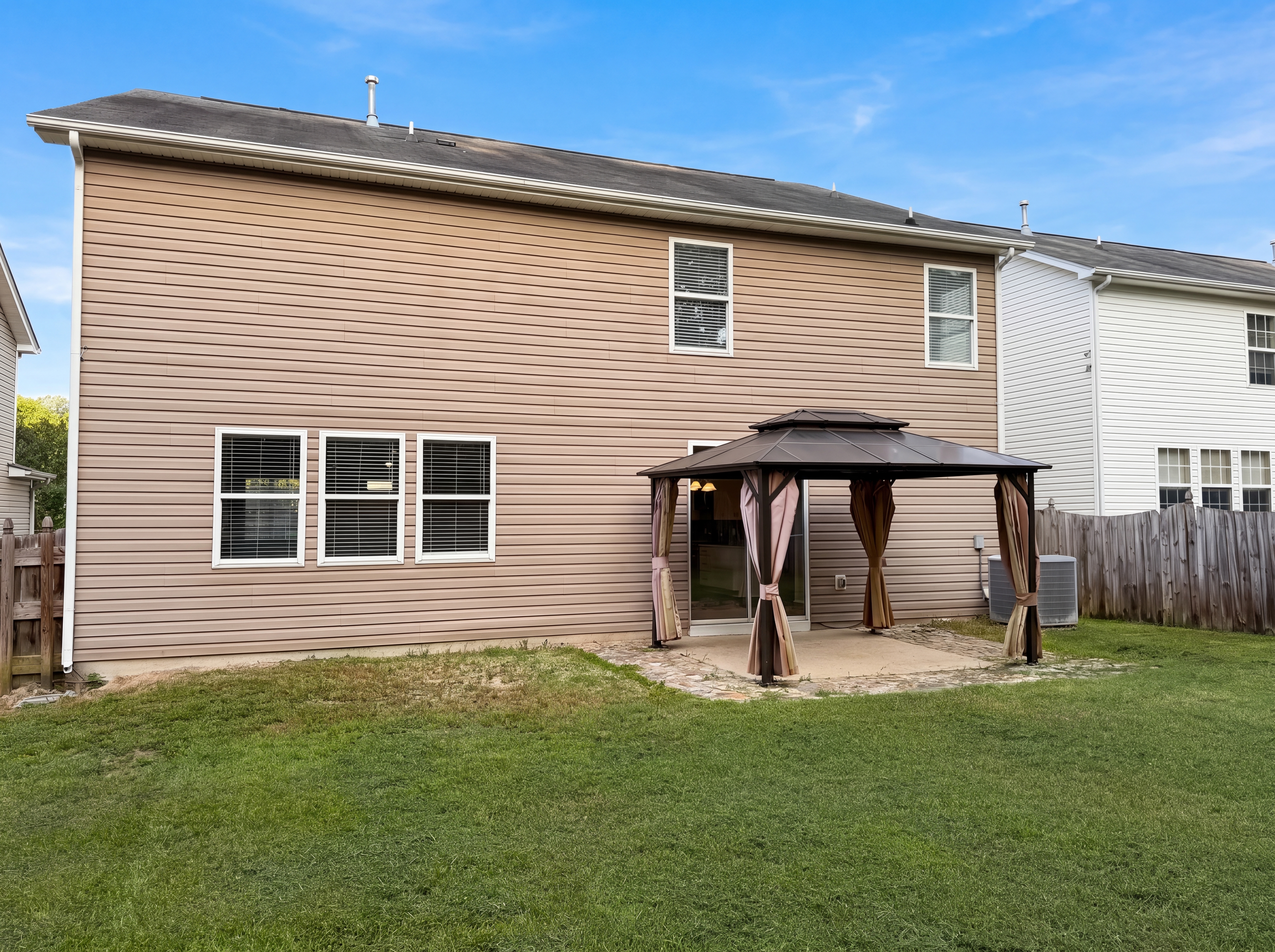 Photo 5 of 19 of 1812 Devonridge Dr, Fuquay Varina, NC