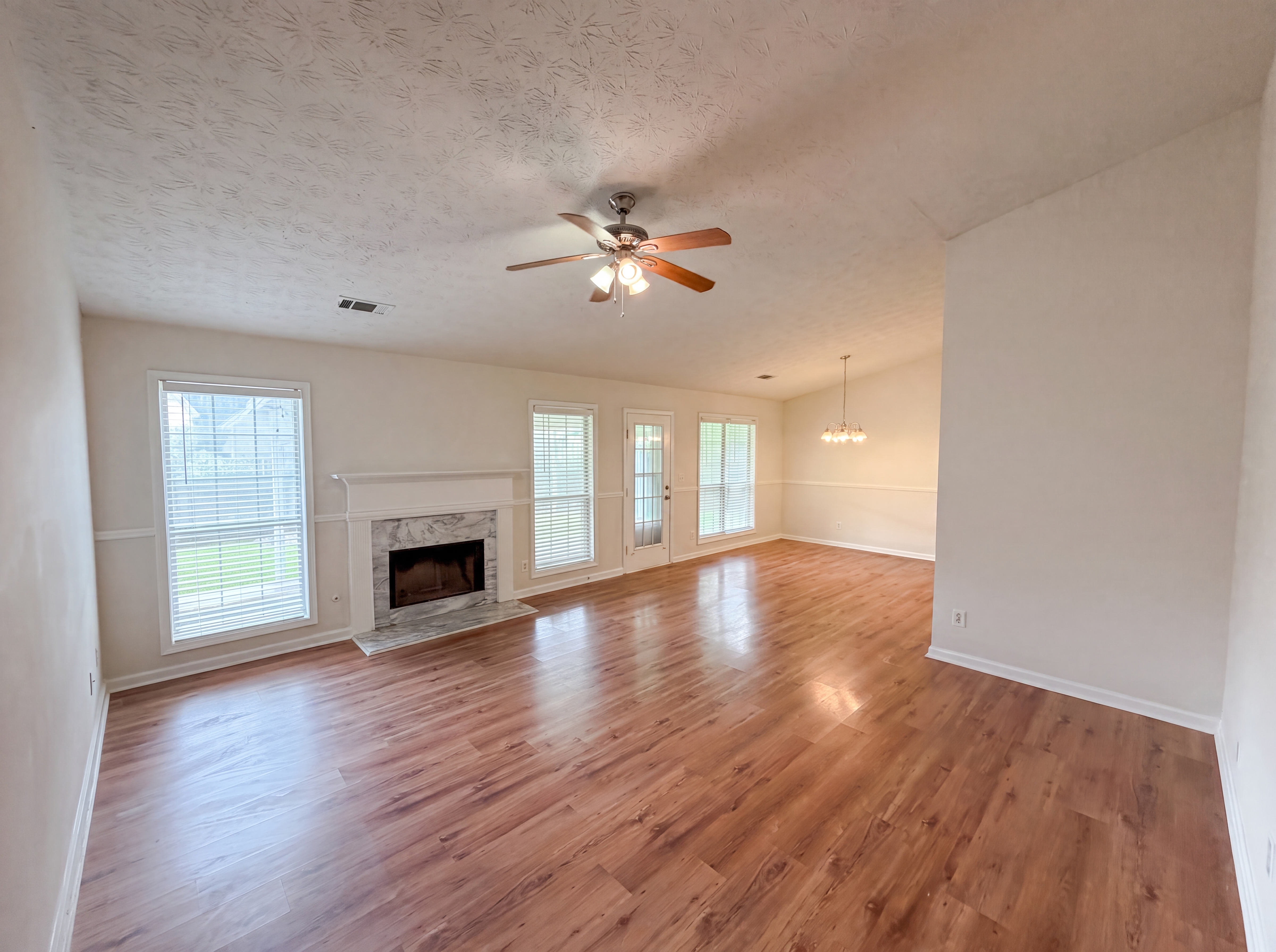 Photo 8 of 29 of 5137 Overlook View Ct, Duluth, GA