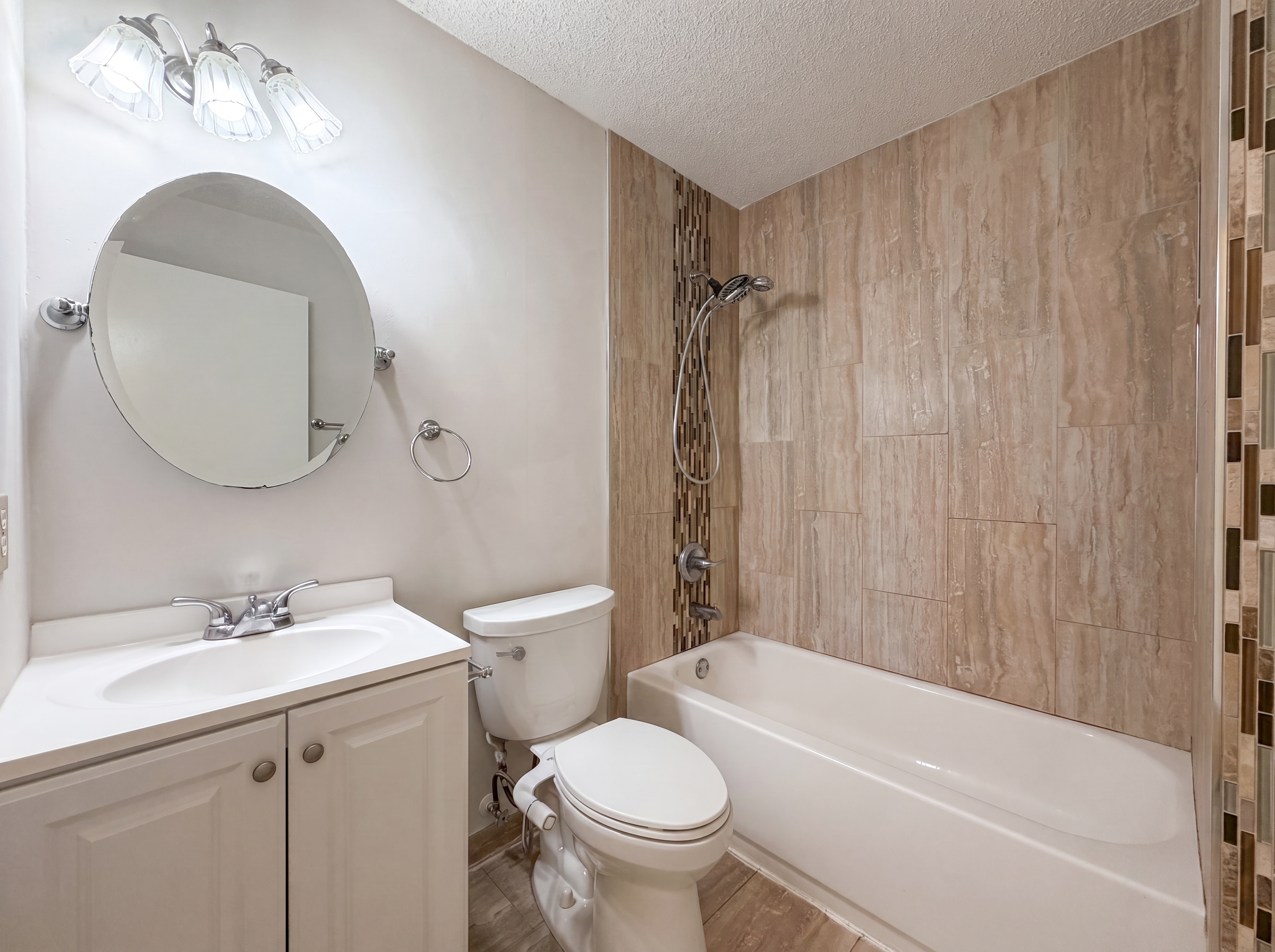 Photo 12 of 17 of 8510 McNeill Rd, Jacksonville, FL